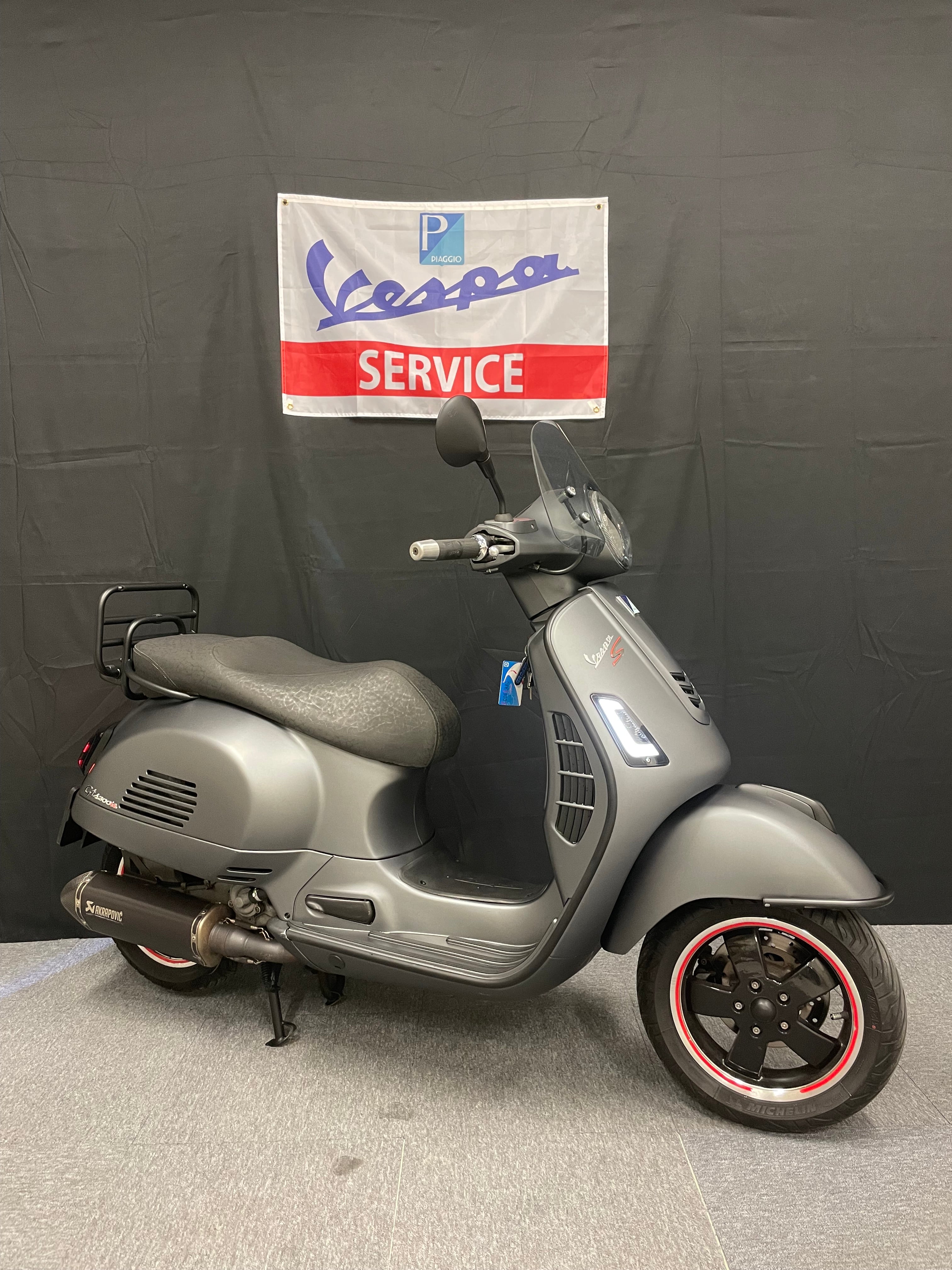 Vespa GTS 300 | ABS | Alarm | Akrapovic | 5000km | Garantie