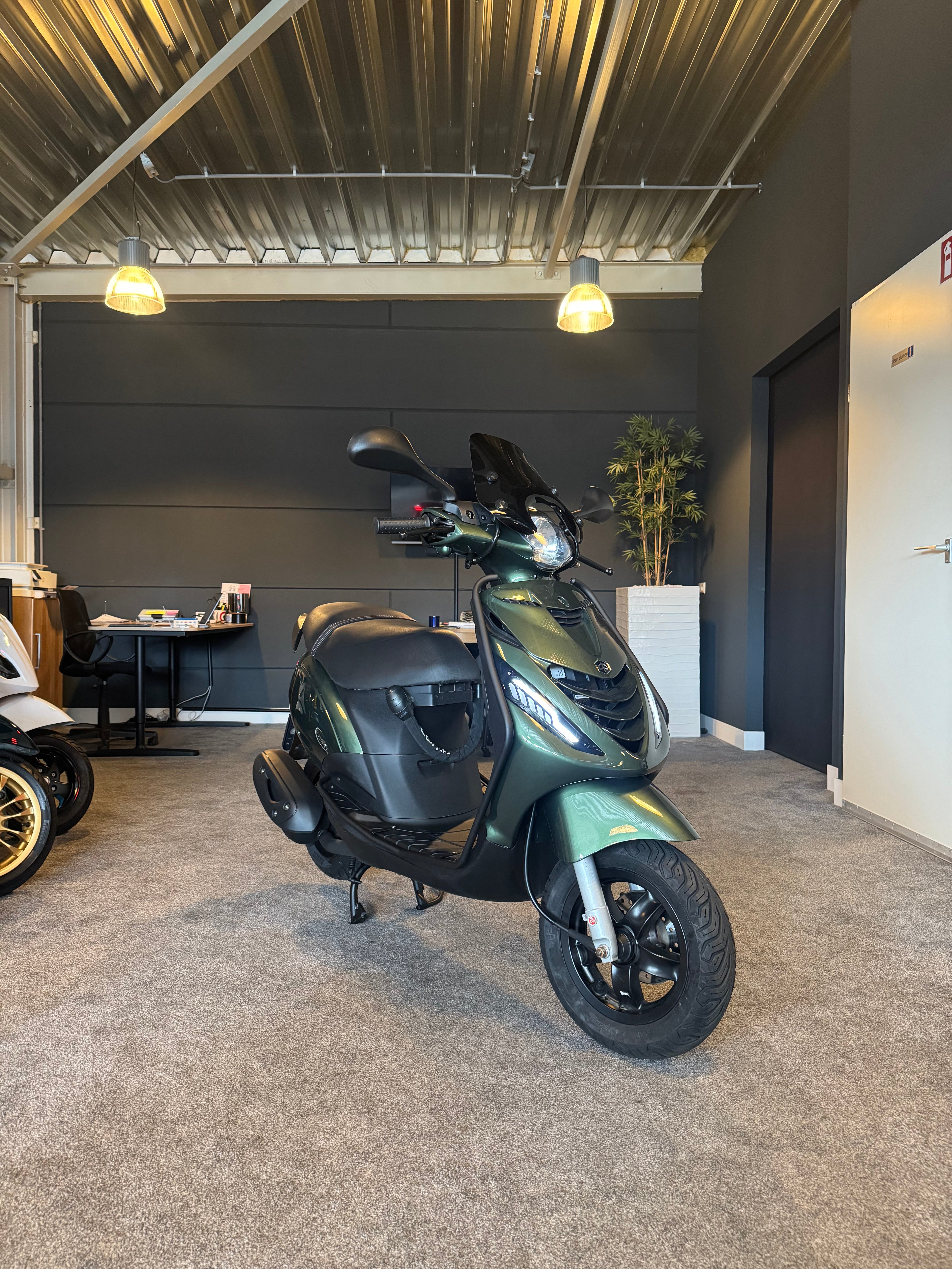 Piaggio Zip 50S | Custom | 2023 | Weinig km | Full option