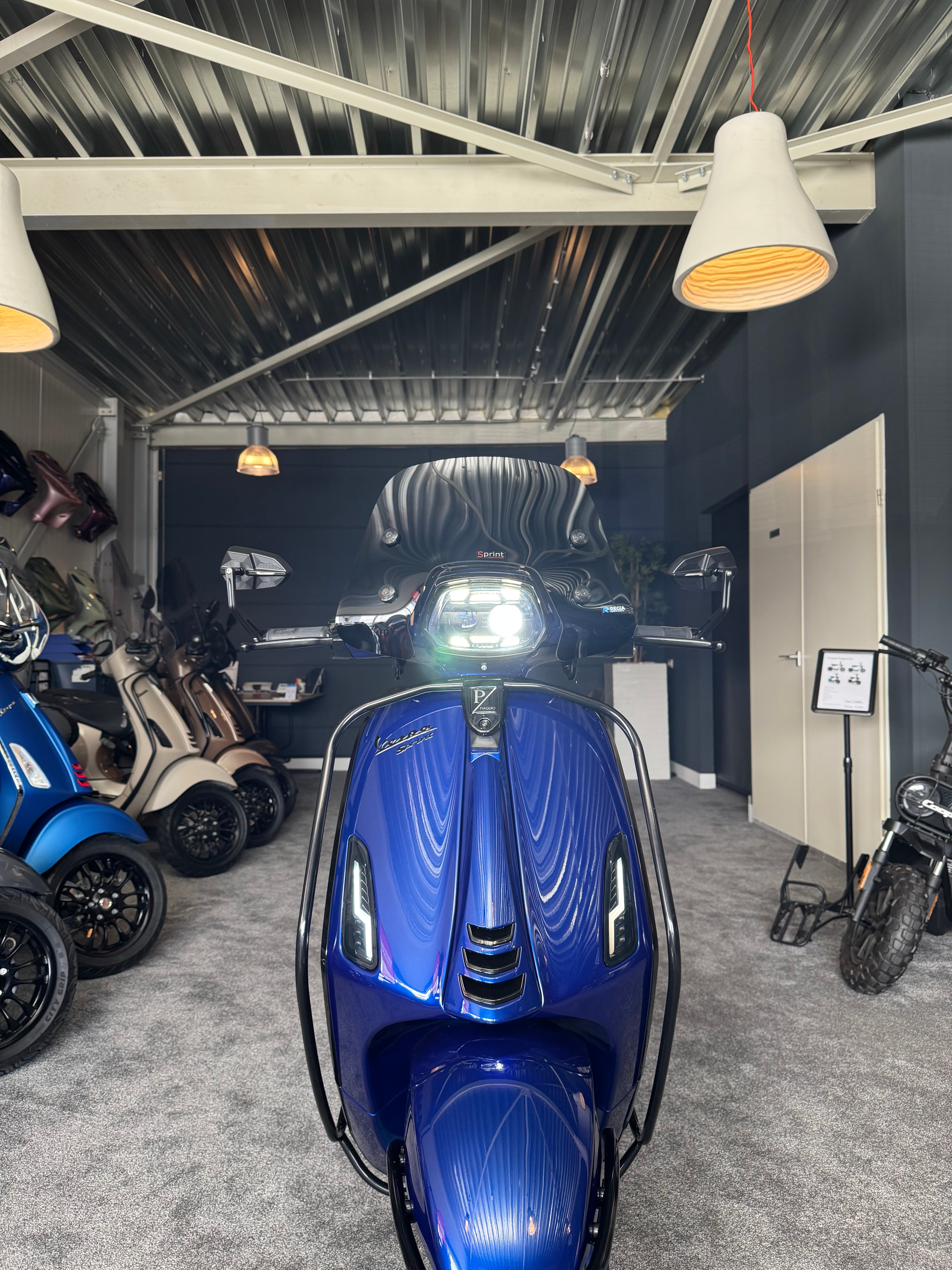 Vespa sprint 50S | Custom | Full option | Nieuwstaat |3000km
