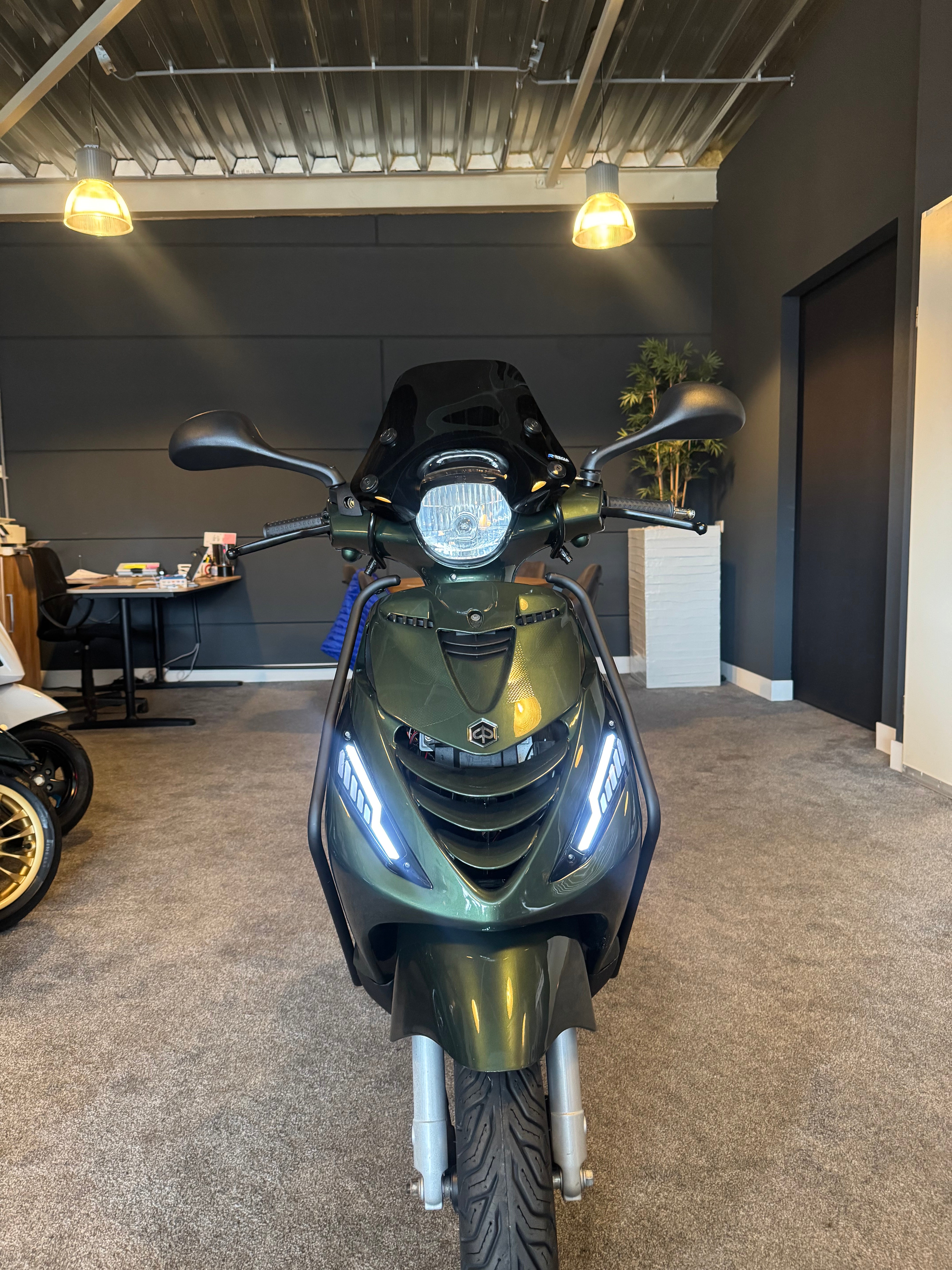 Piaggio Zip 50S | Custom | 2023 | Weinig km | Full option