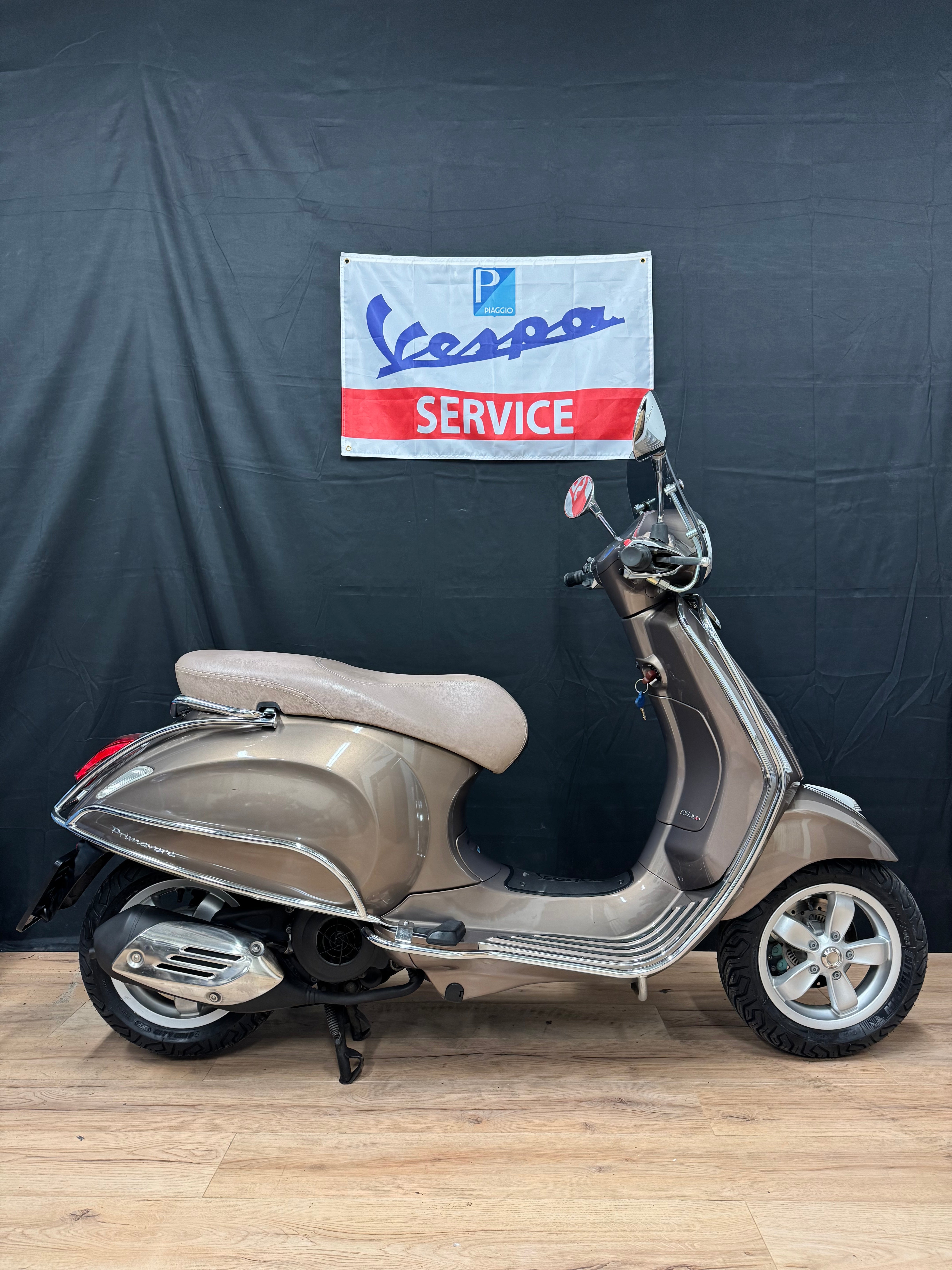 Vespa Primavera 125 cc | Nieuw staat | Garantie | Koffer