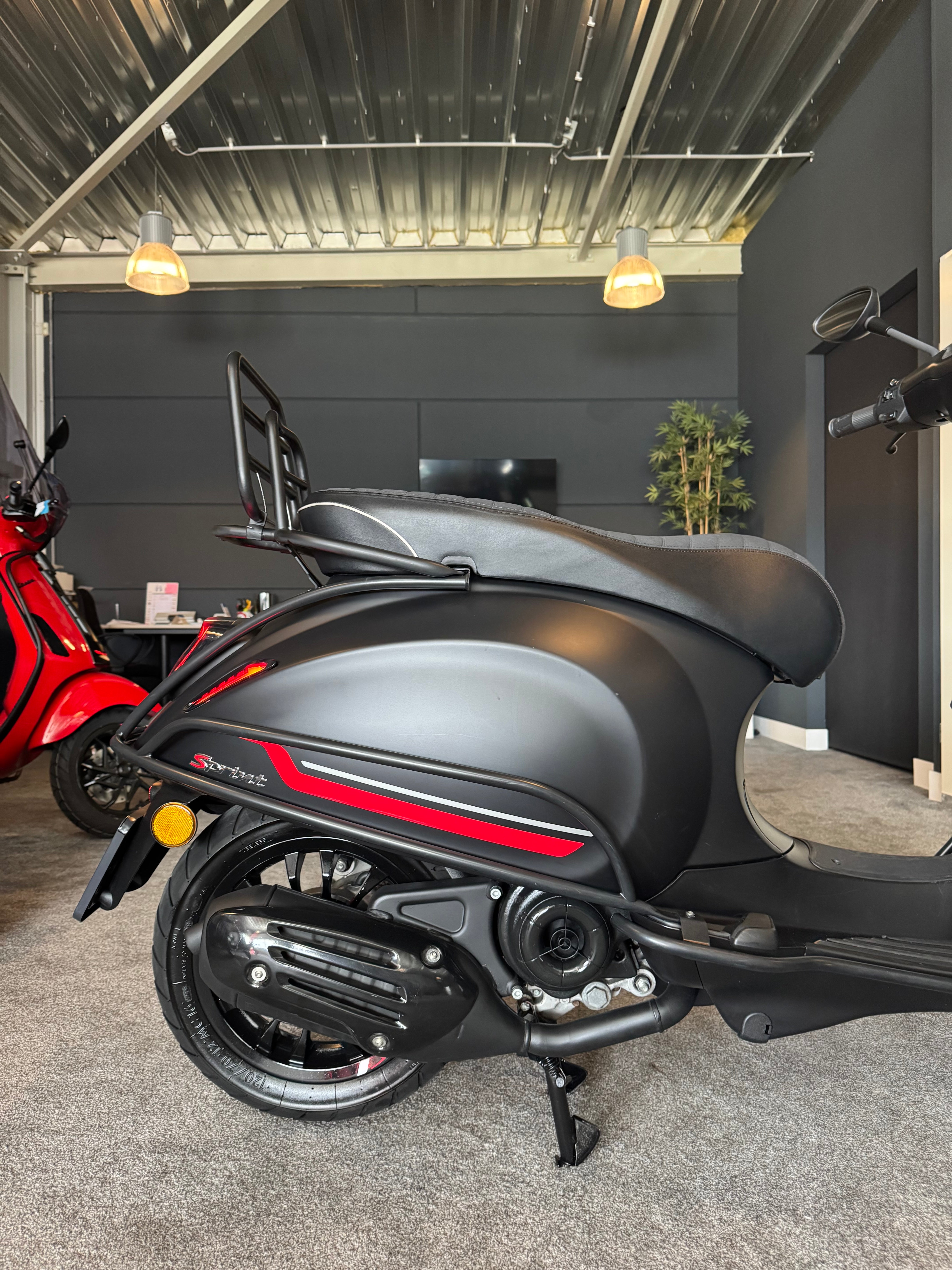 Vespa Sprint 50s | 2023 | Full option | 1e eig| Brom | Garantie
