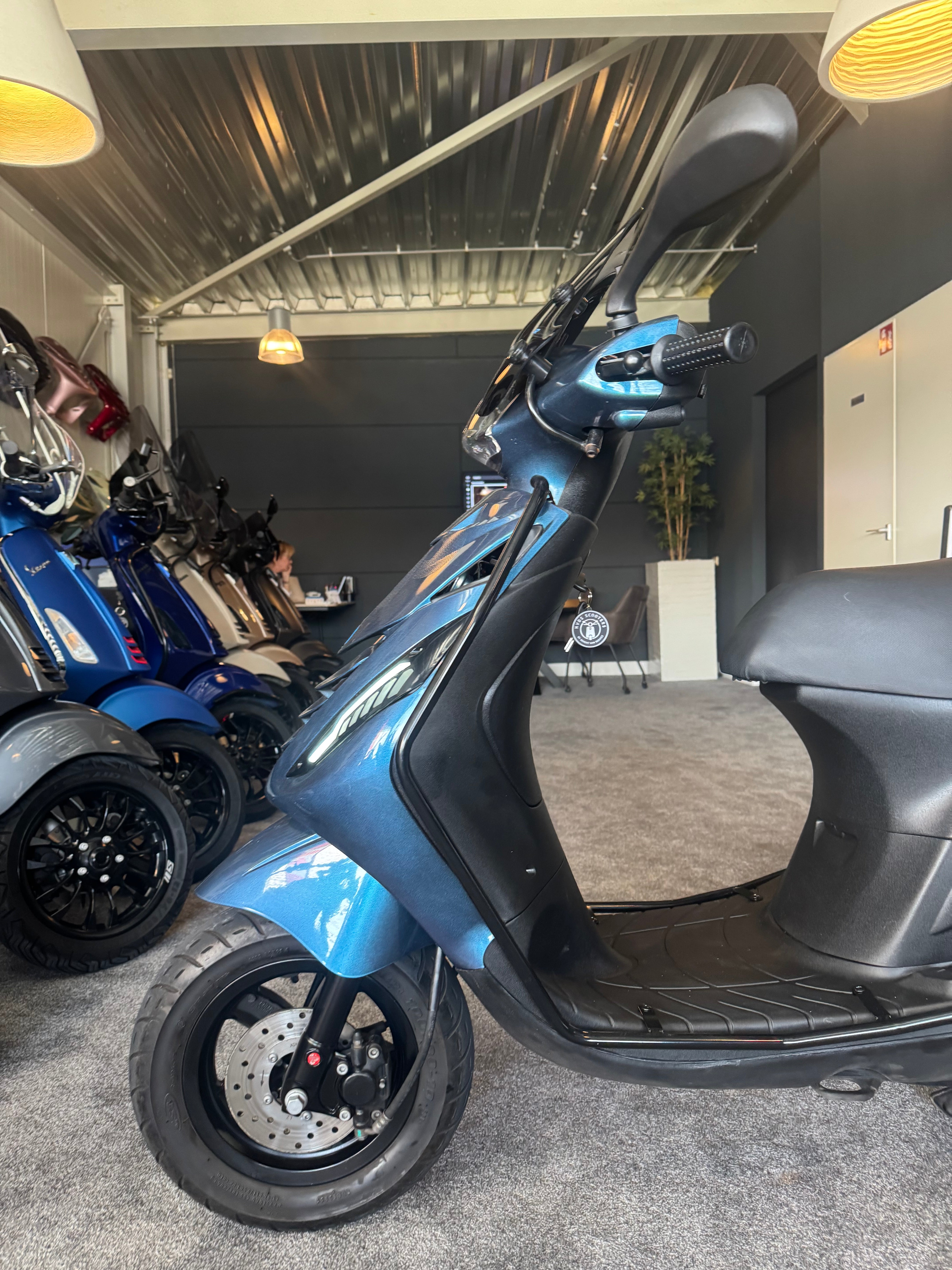 Piaggio Zip 50s | Custom | Brom | Full option | 2025 | Garantie