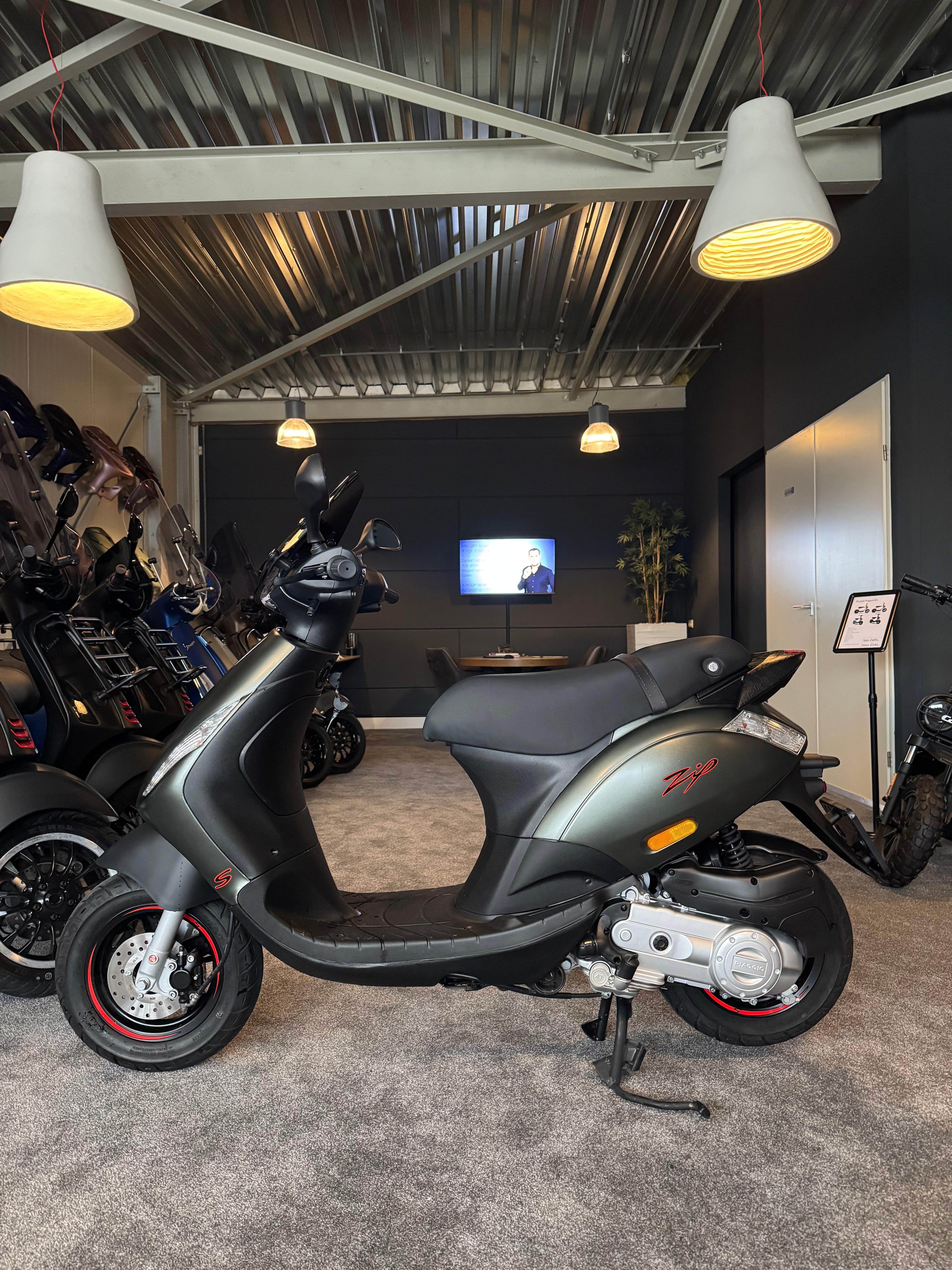 Piaggio Zip 50s | 1400km | Garantie | Nieuwstaat | Brom