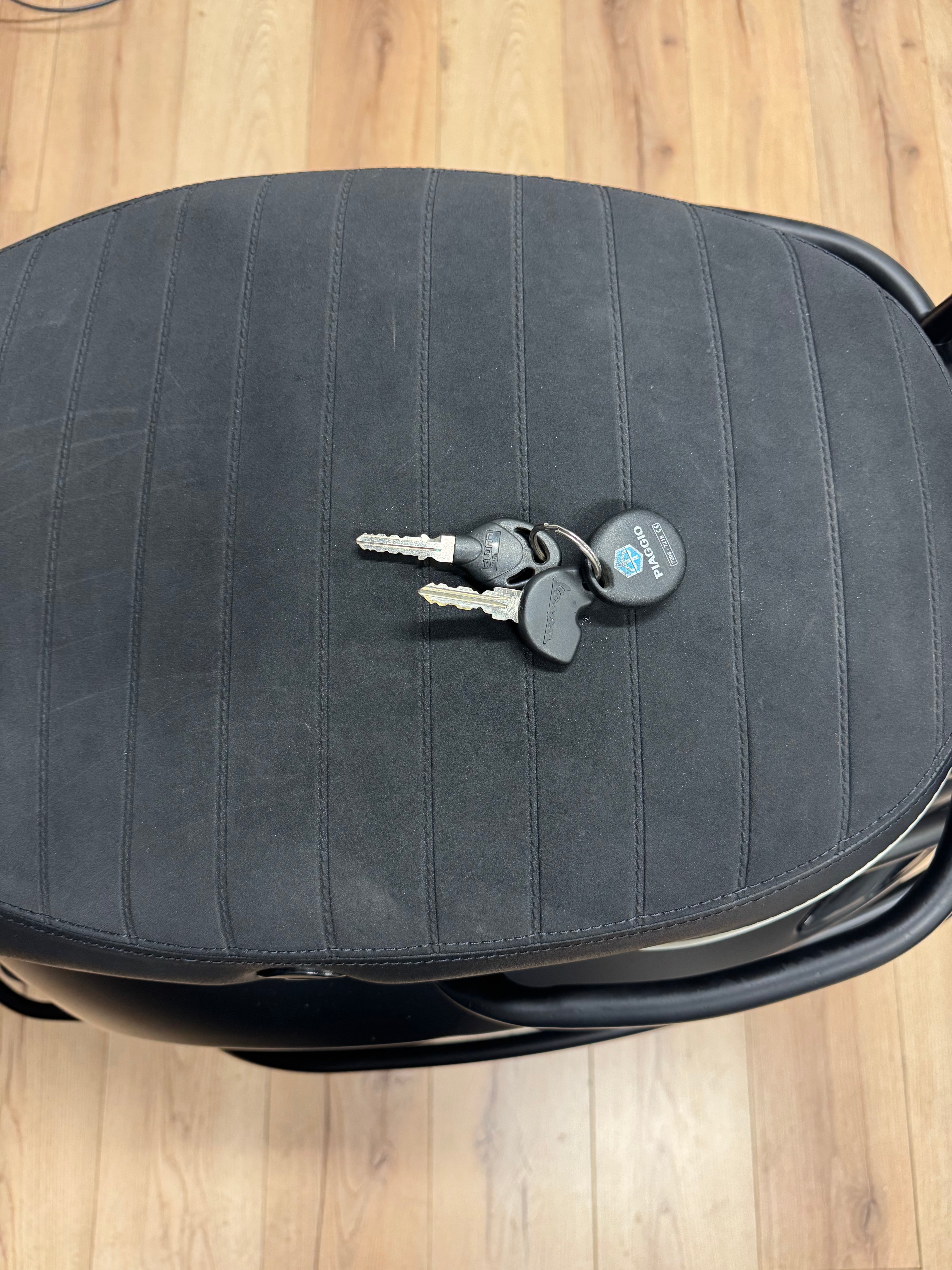 Vespa sprint 50s | Full option | Carbon | Garantie | Brom