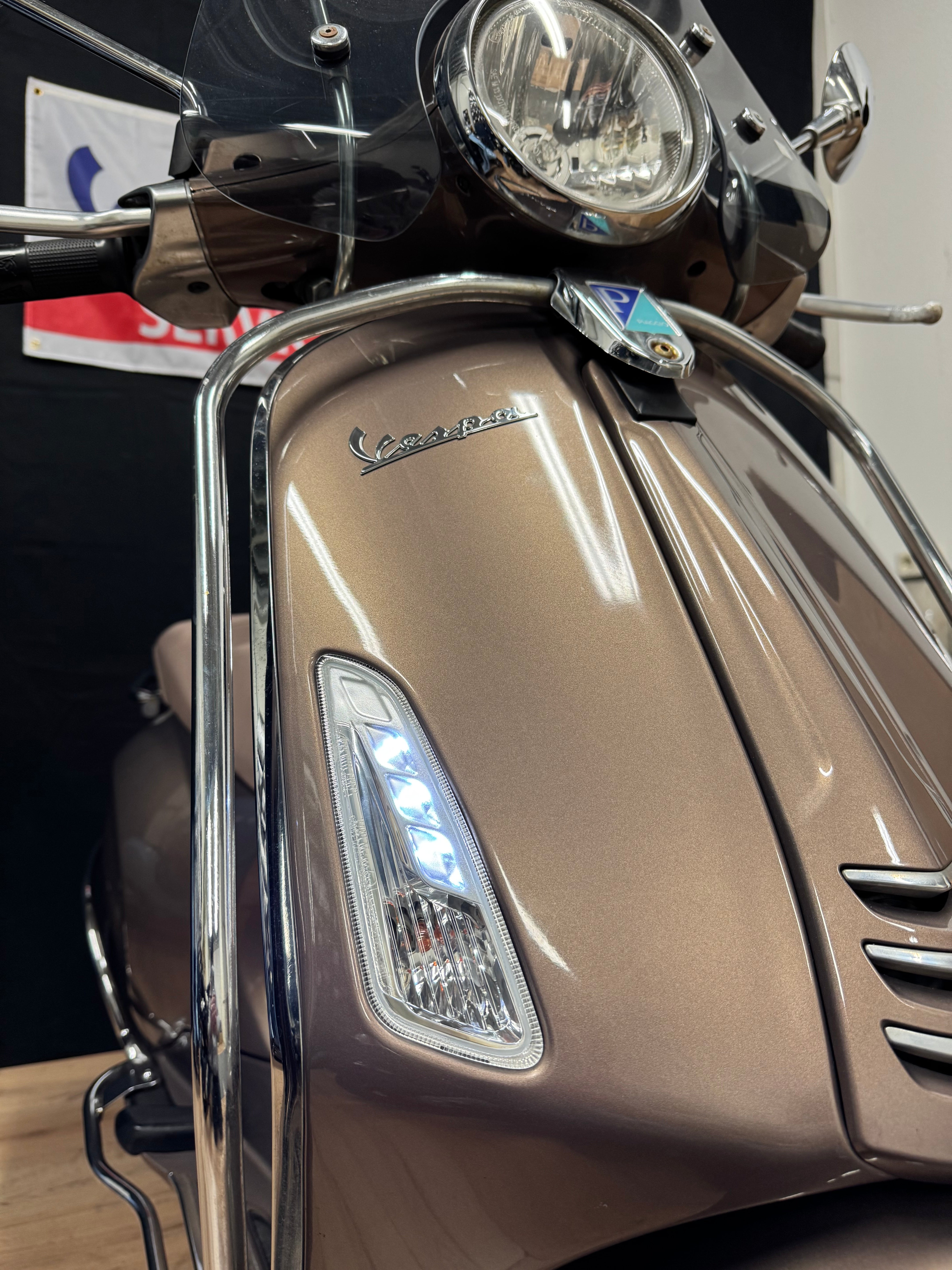 Vespa Primavera 125 cc | Nieuw staat | Garantie | Koffer