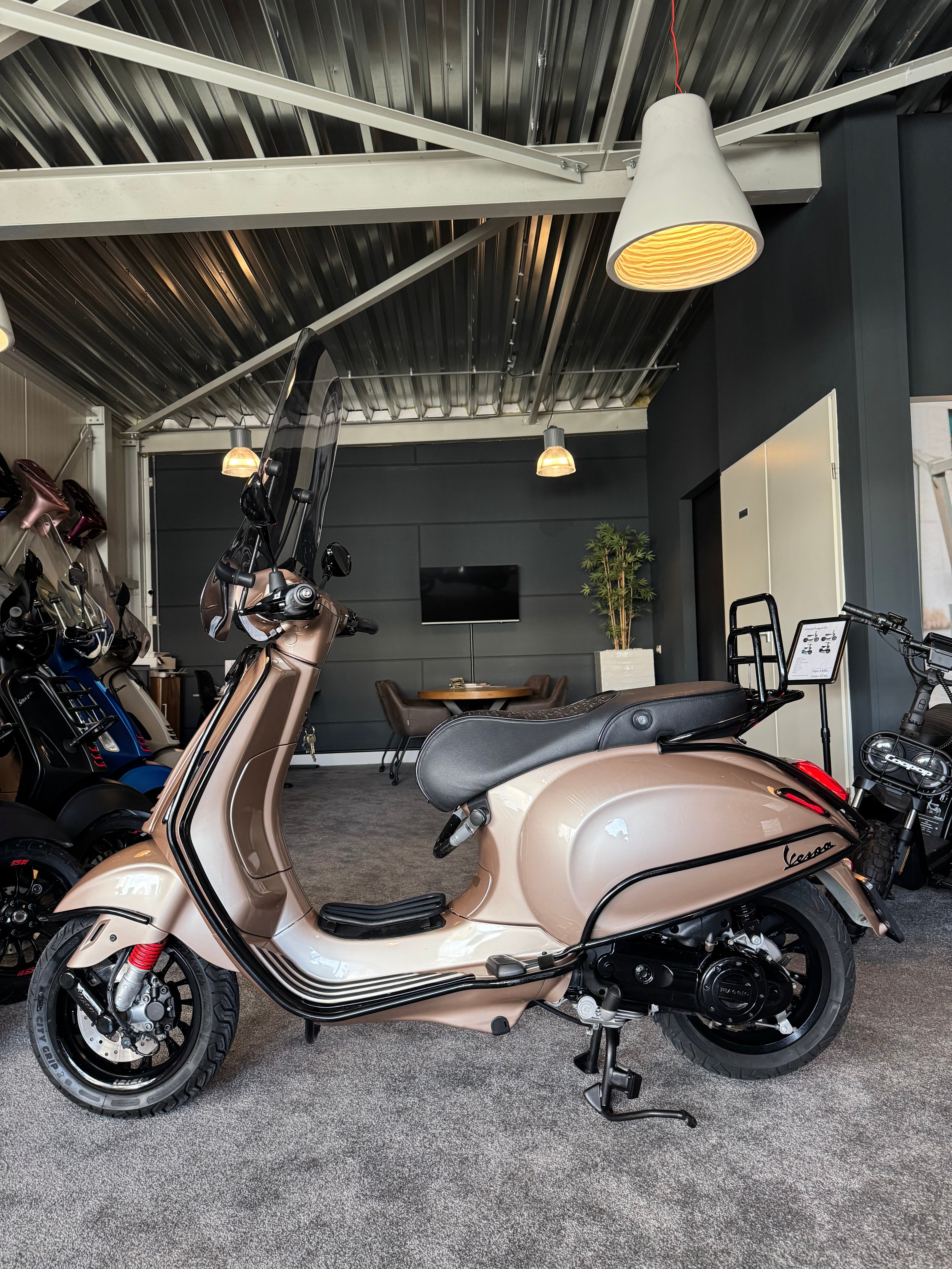 Vespa Sprint 50s | Custom | Full option | Garantie | 1e eigenaar