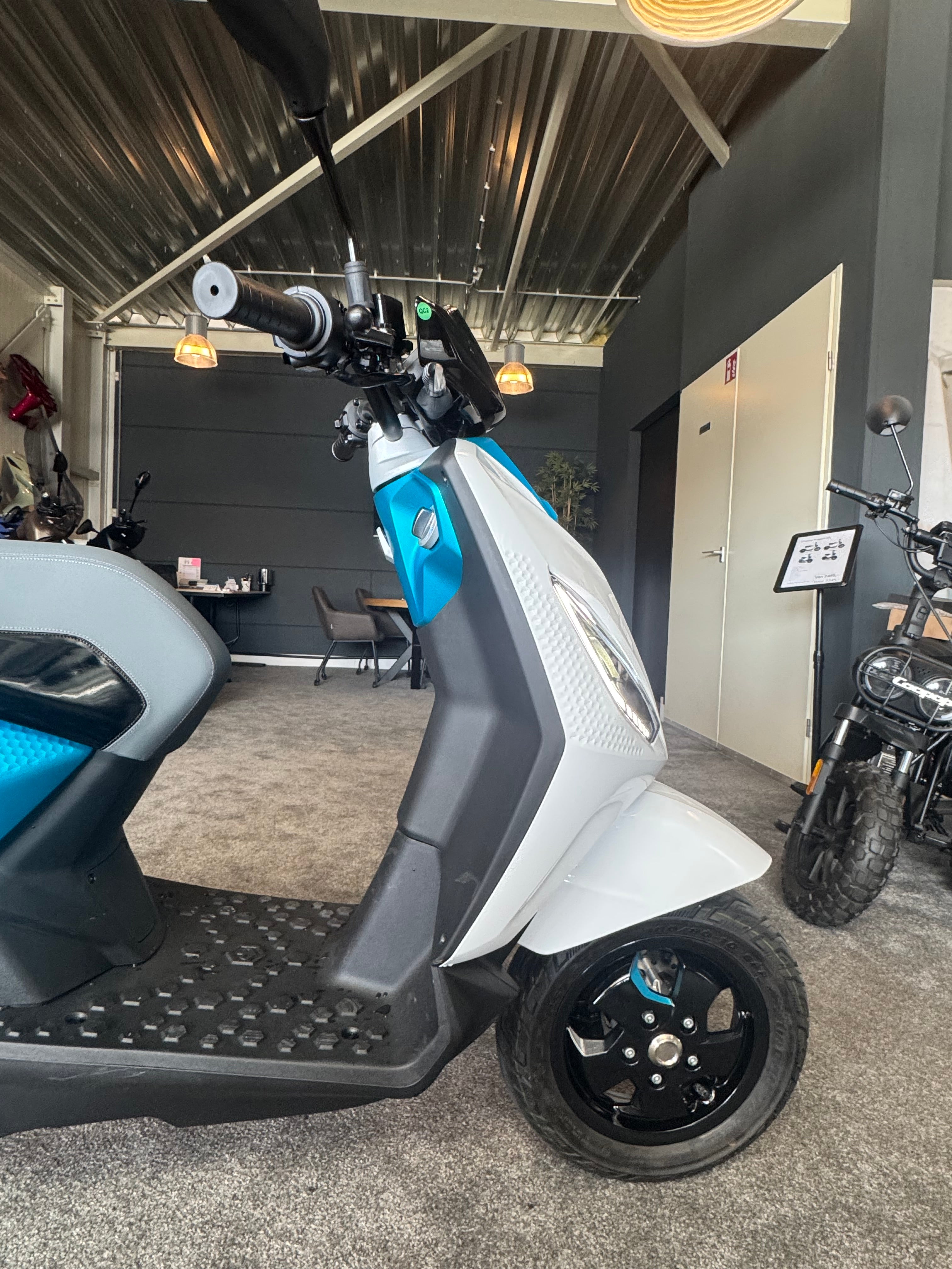 Piaggio One Elektrische Scooter - Nieuw - Artic MIX