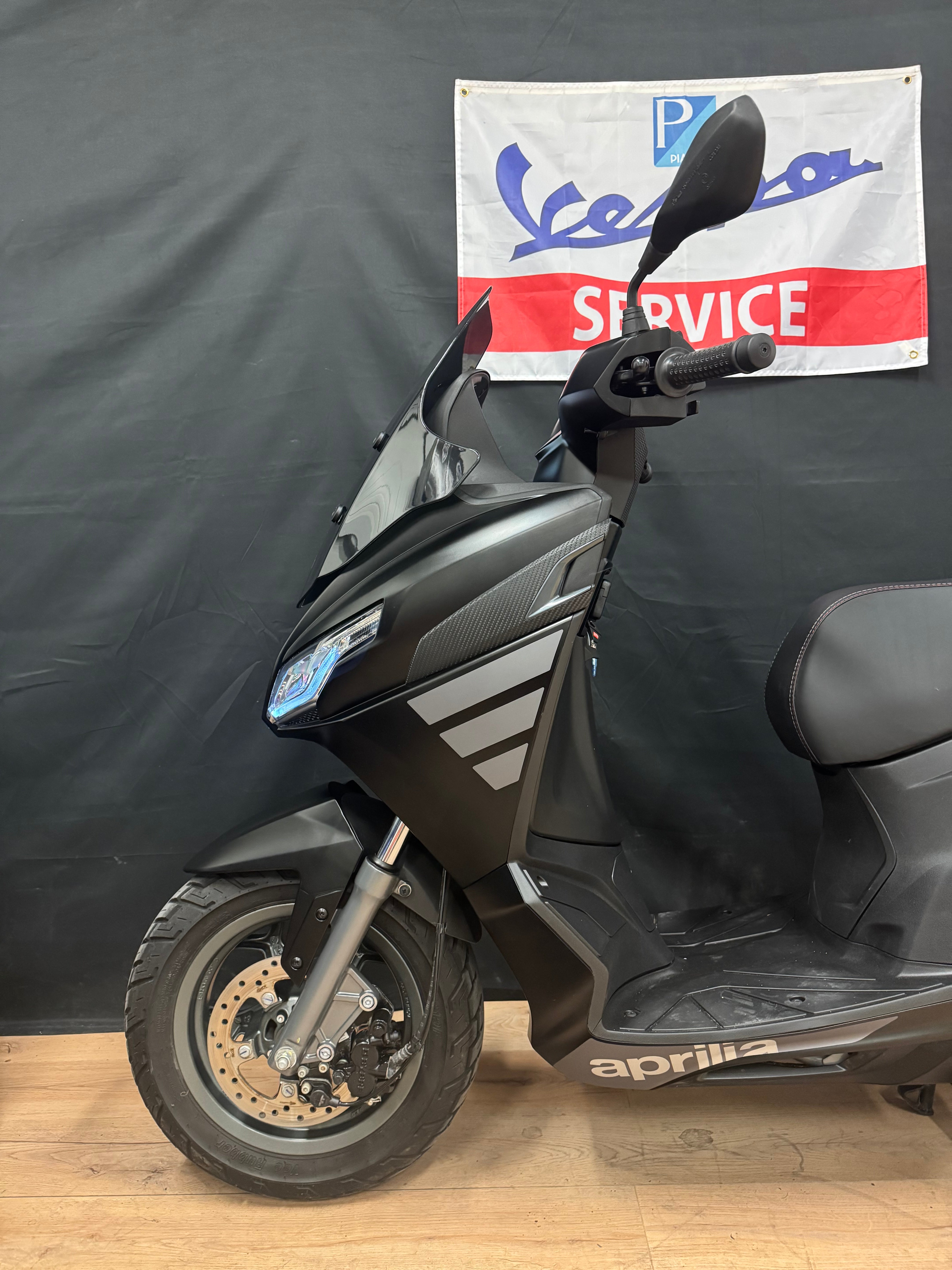 Aprillia SXR | 2,5 jaar garantie | Nieuwstaat | Brom | 2025