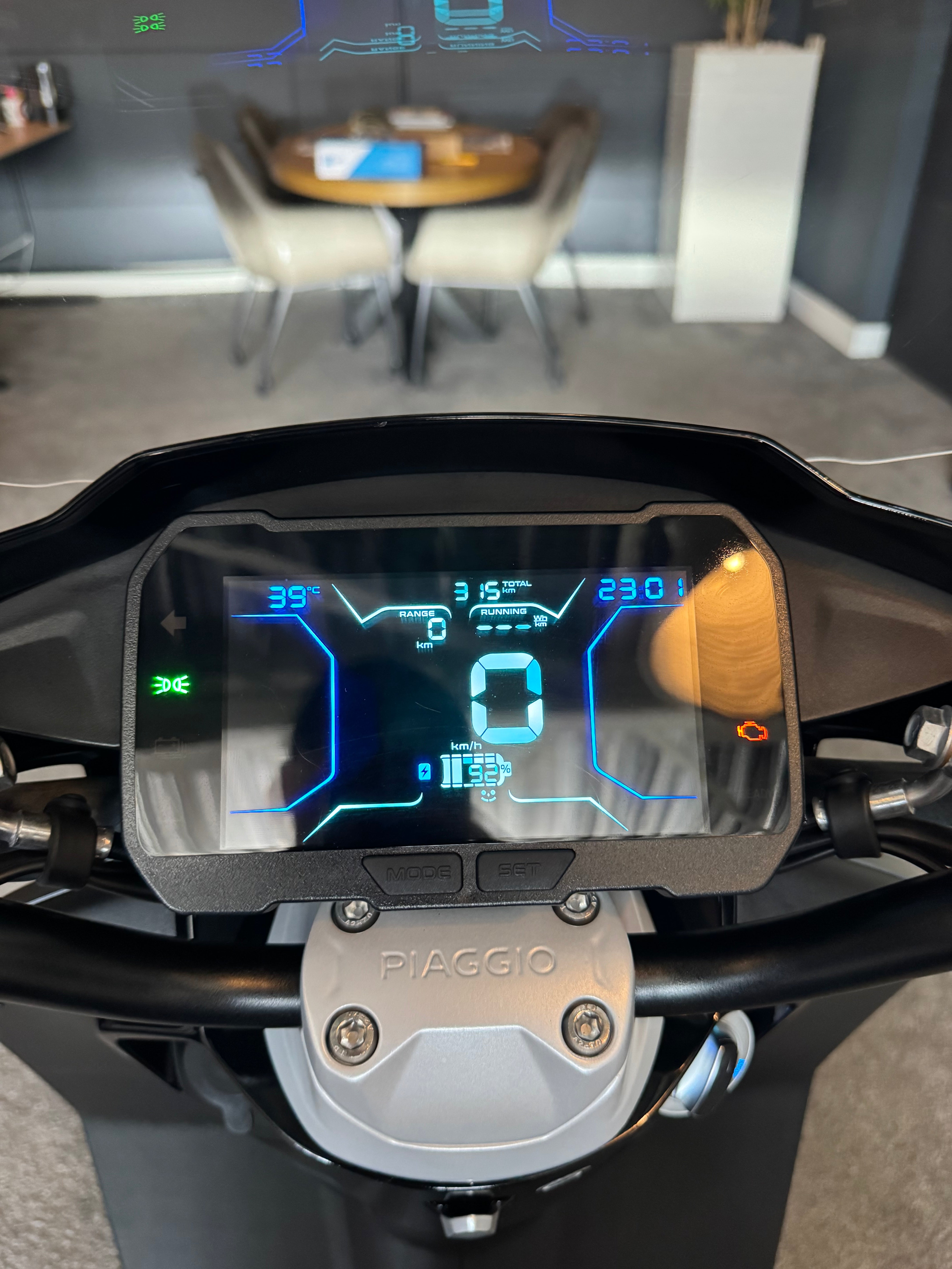 Piaggio one + ( Plus ) | Uniek | 95km bereik | Piaggio Zip