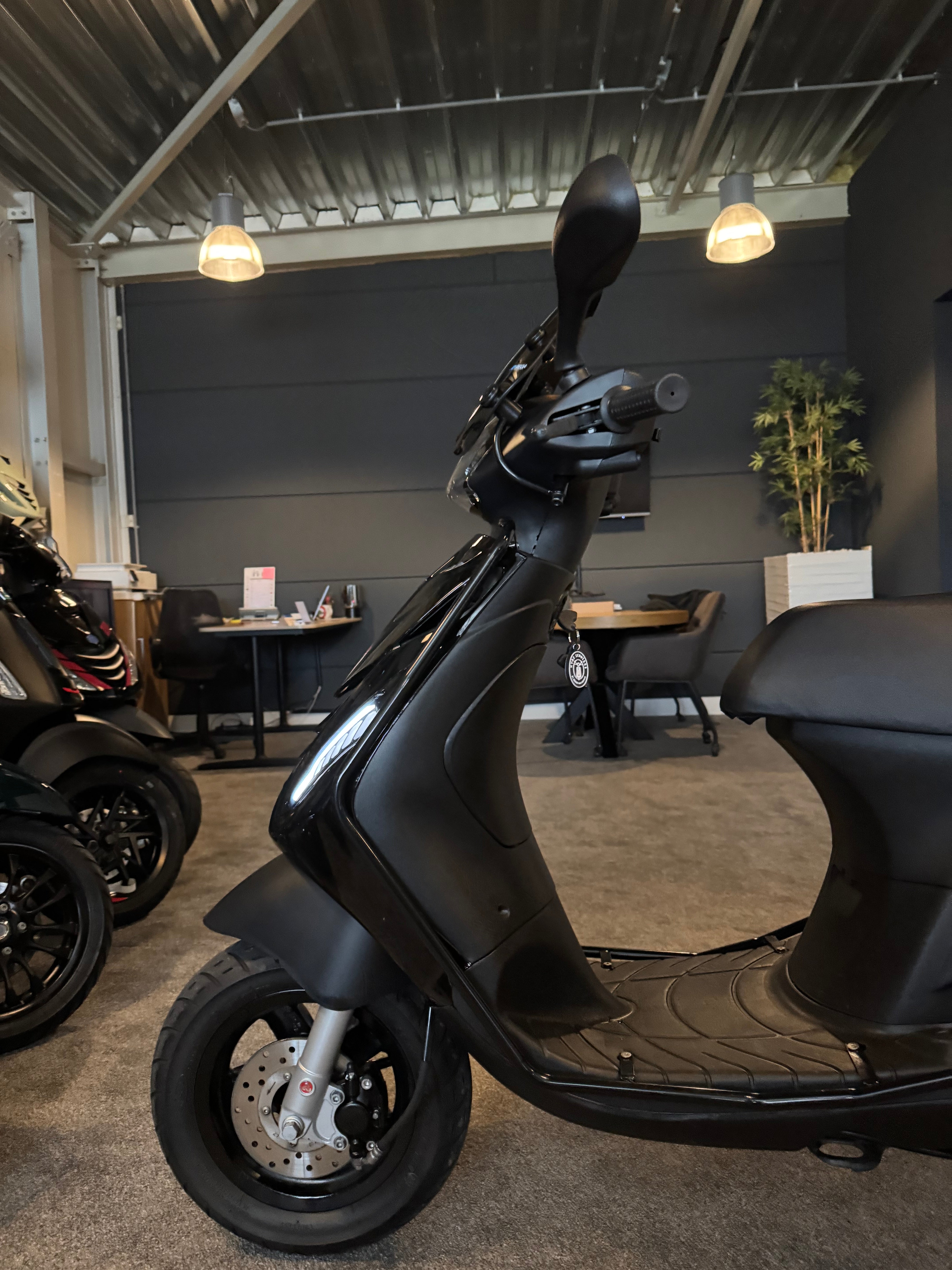 Piaggio Zip 50s | Nieuwstaat | Full option | 2024 | Brom