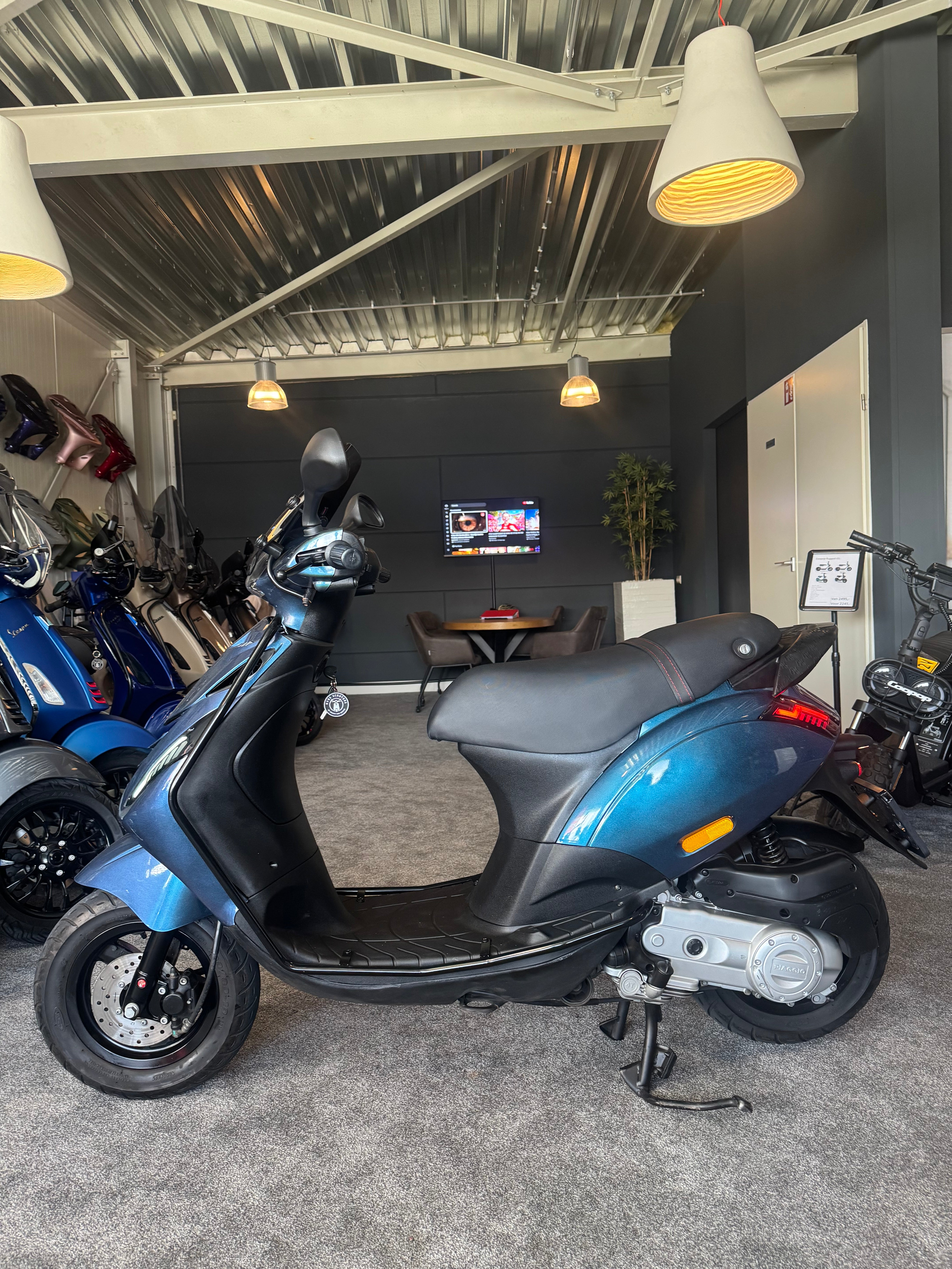 Piaggio Zip 50s | Custom | Brom | Full option | 2025 | Garantie