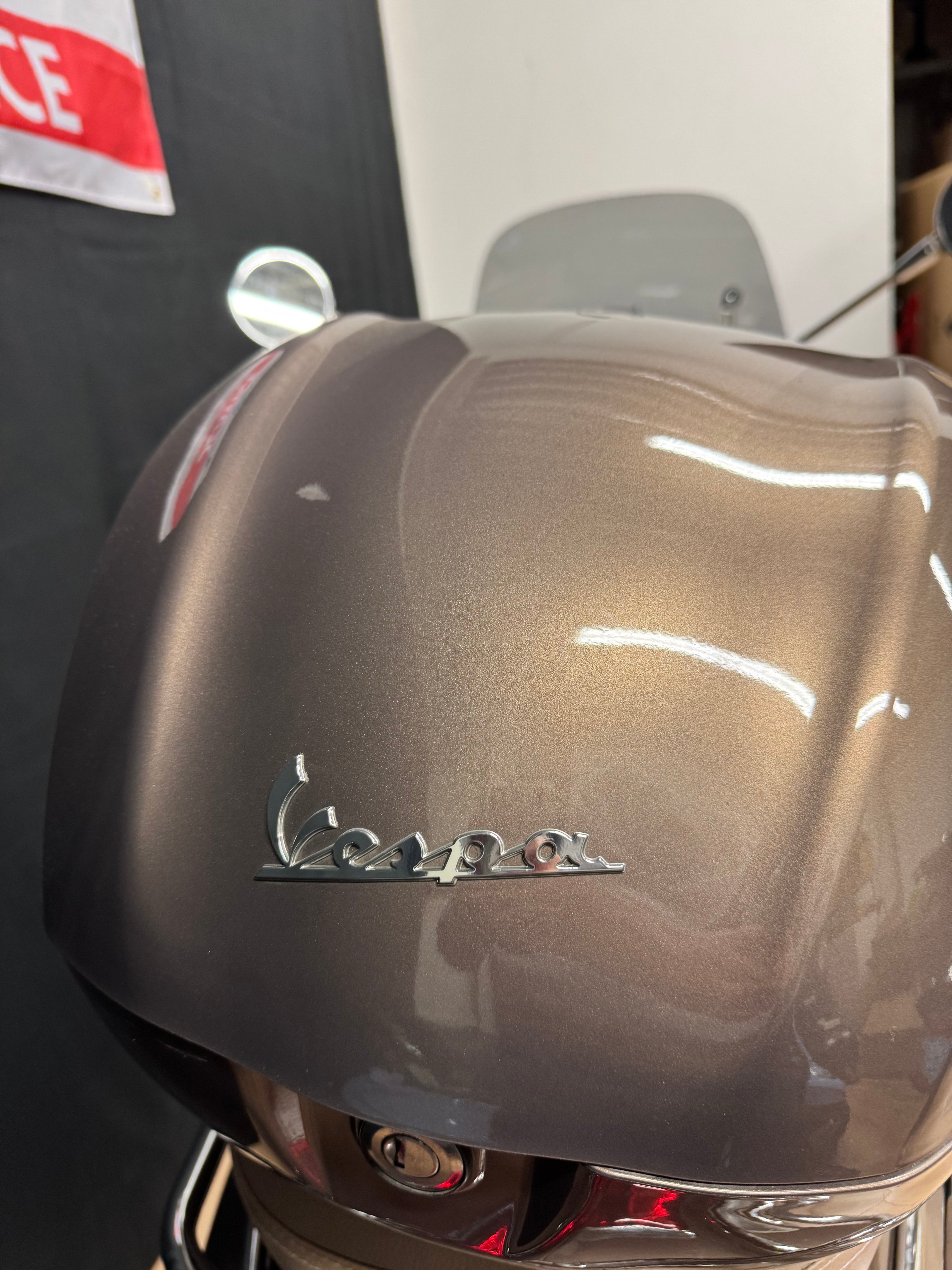 Vespa Primavera 125 cc | Nieuw staat | Garantie | Koffer