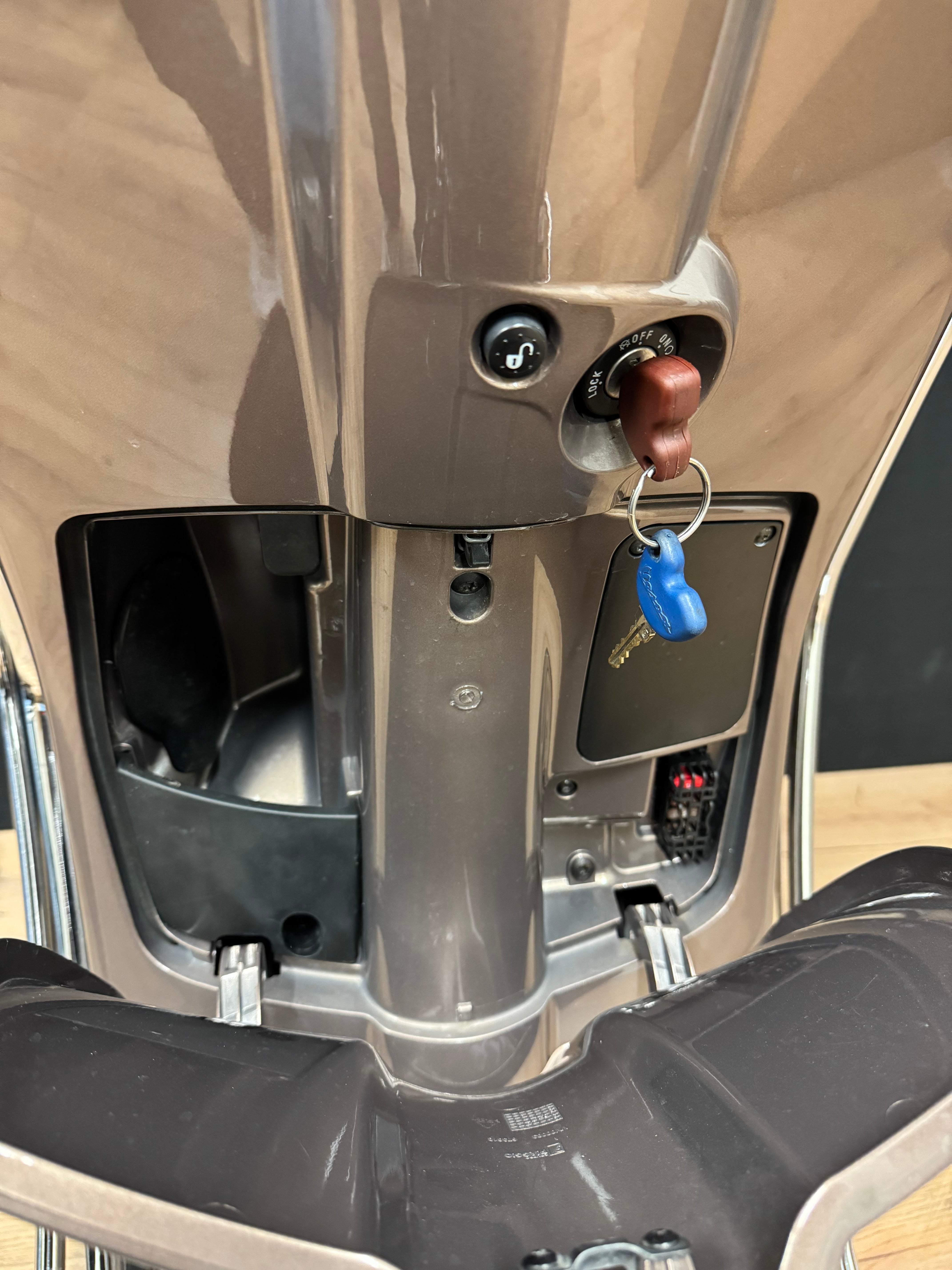 Vespa Primavera 125 cc | Nieuw staat | Garantie | Koffer