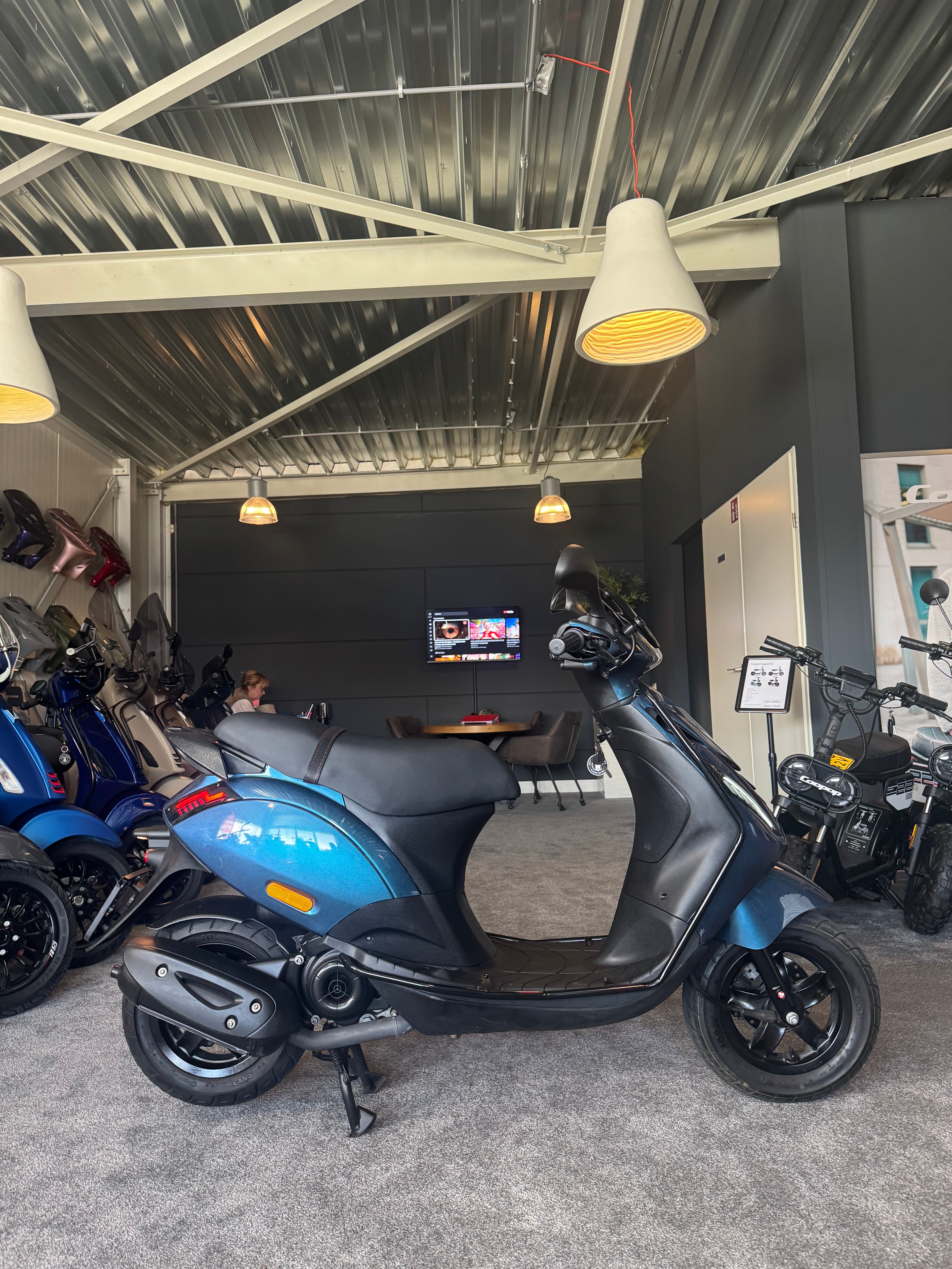 Piaggio Zip 50s | Custom | Brom | Full option | 2025 | Garan