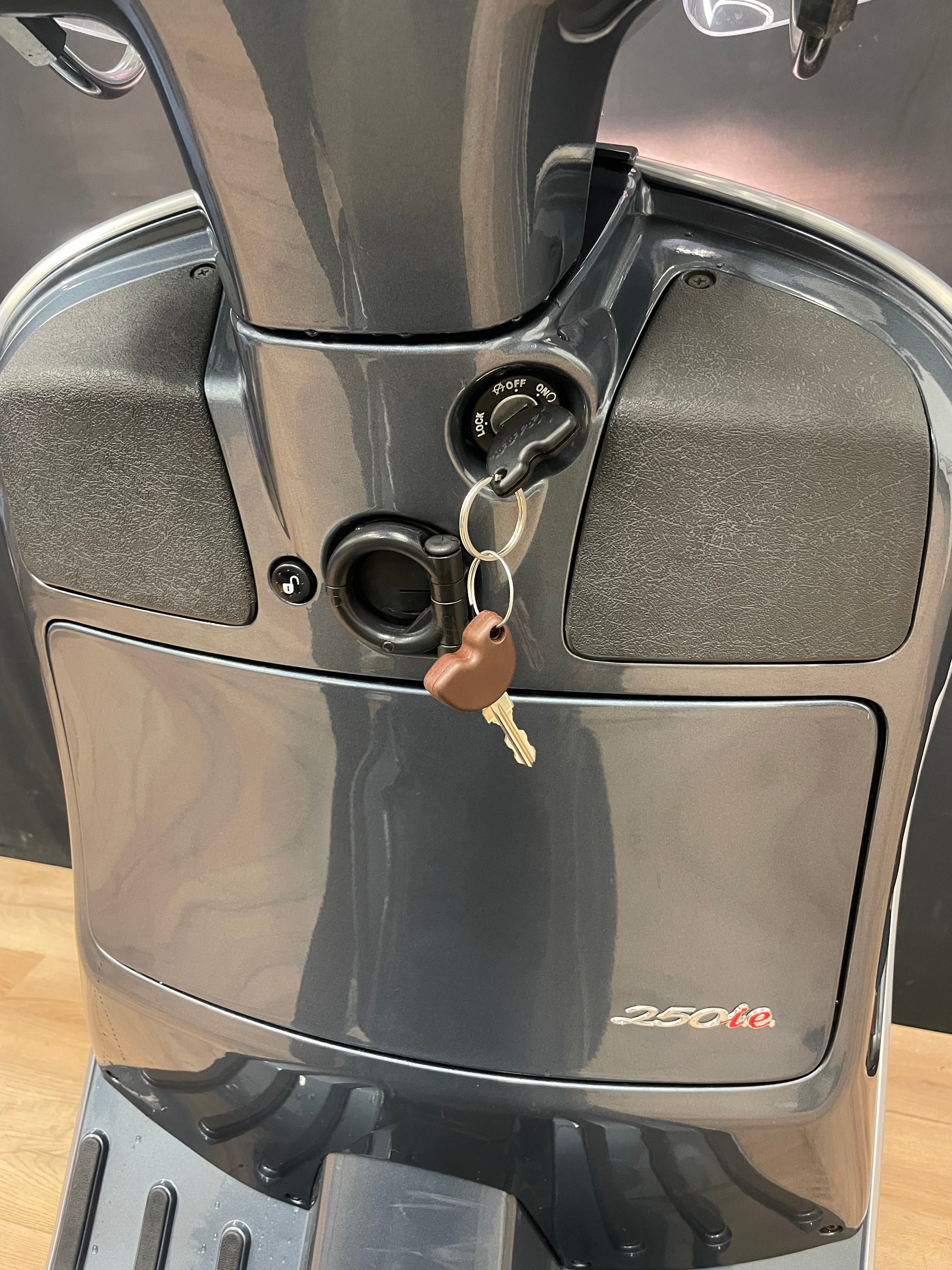 Vespa GTS 250IE | Nieuwstaat | 2017 | Garantie | 8700km