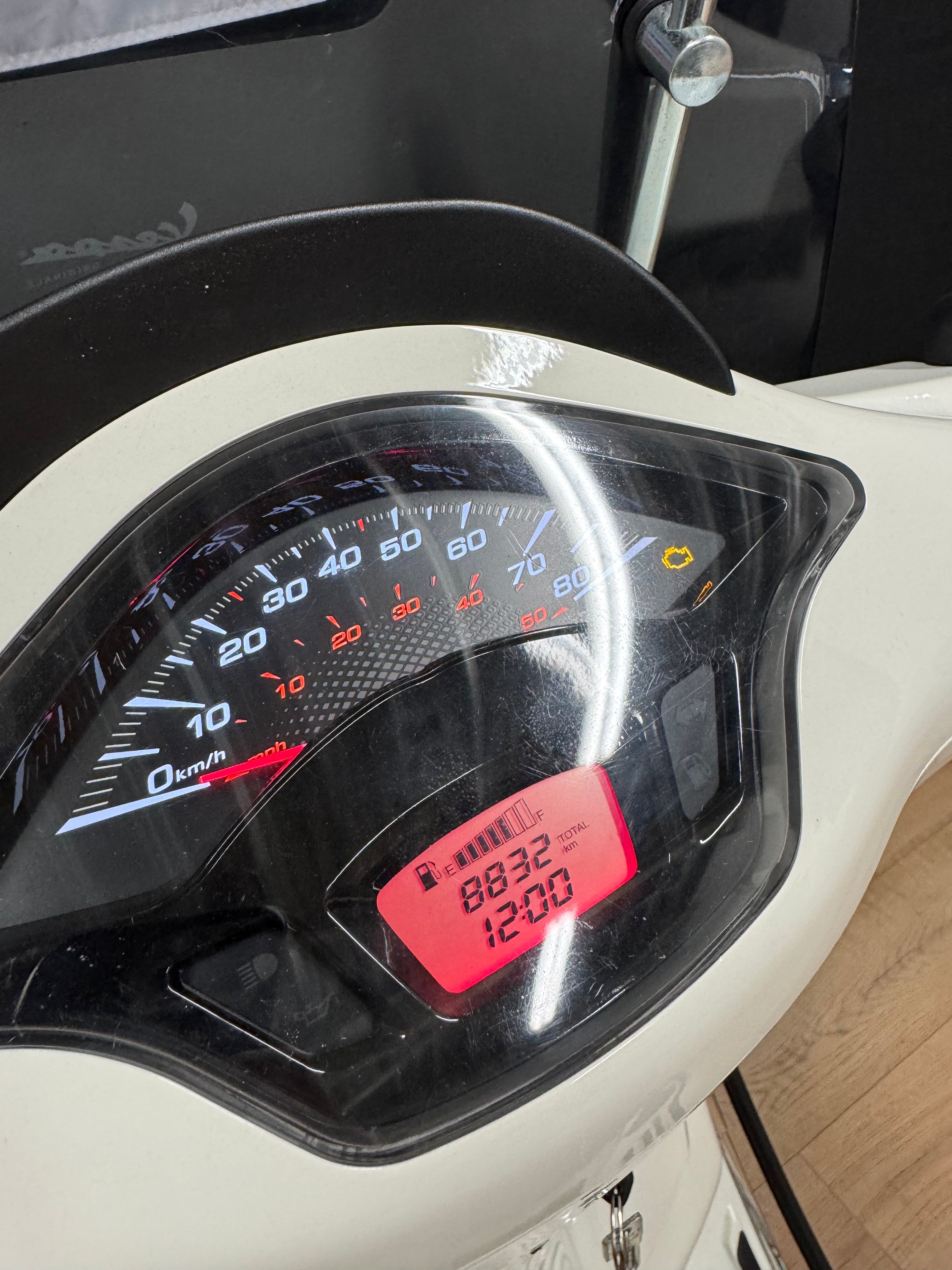 Vespa sprint E5 | 2022 | 8000km | Garantie | Opties
