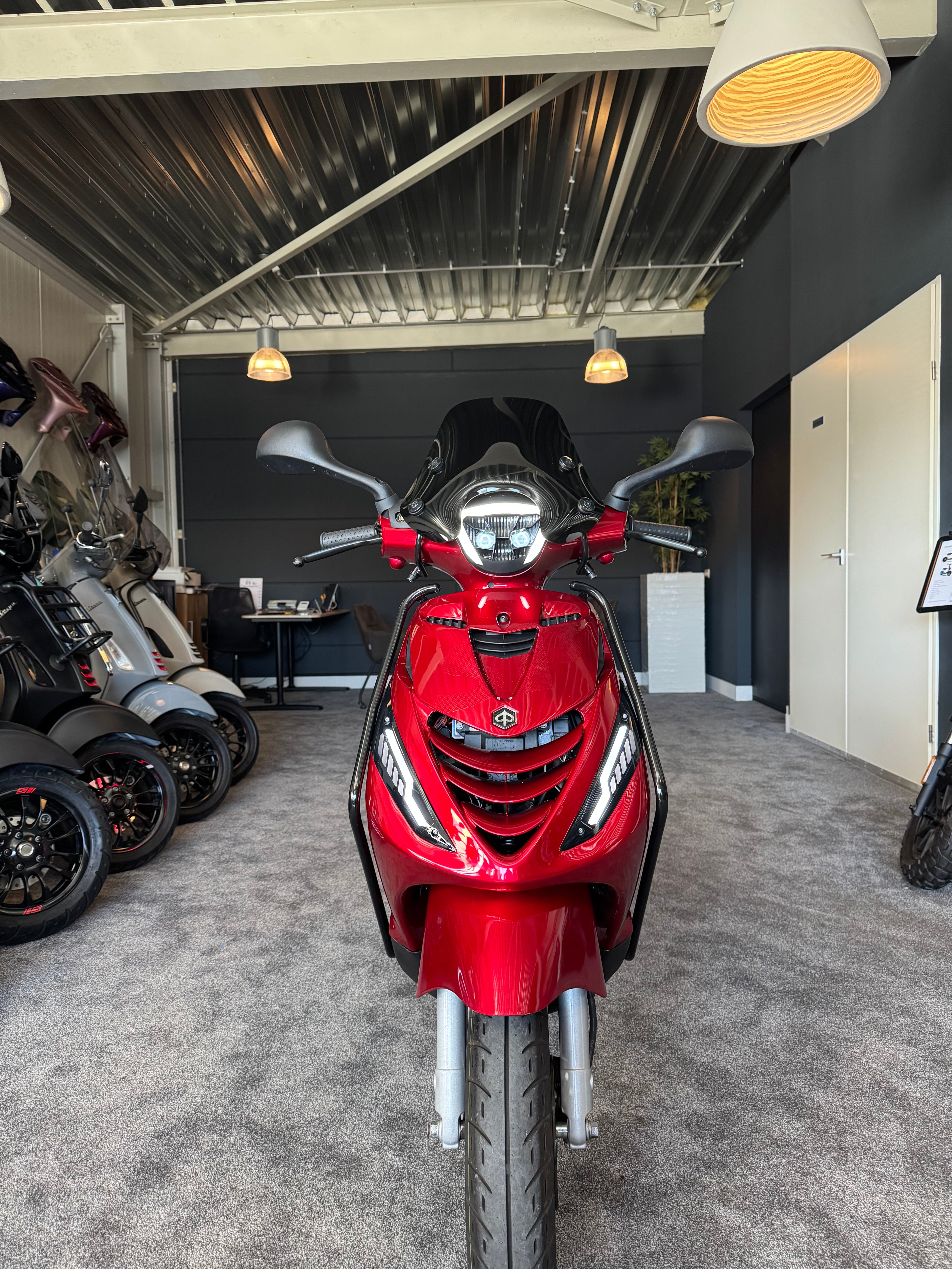 Piaggio Zip 50s | Full option | Custom | Brom | 1e eigenaar