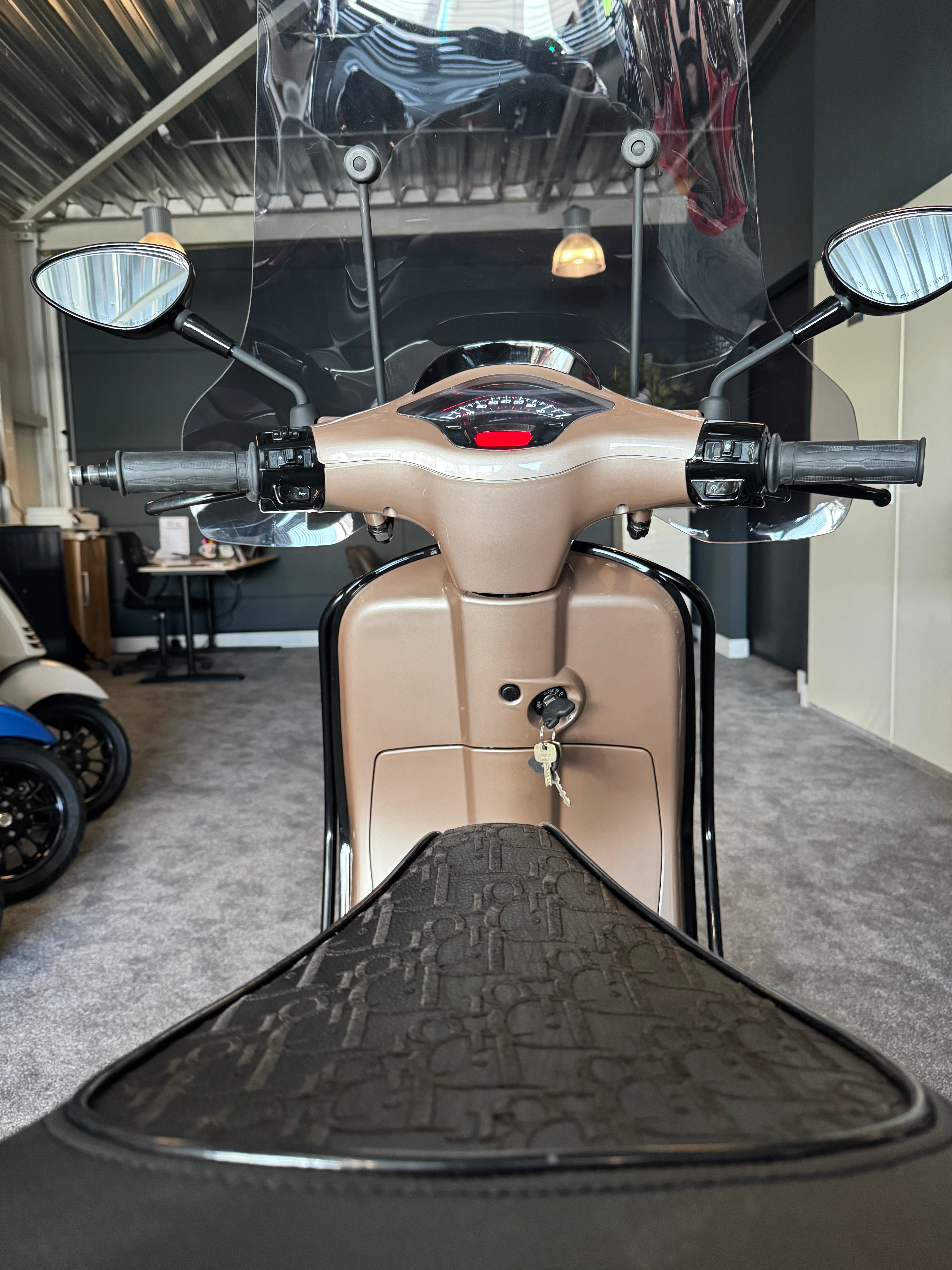 Vespa Sprint 50s | Custom | Full option | Garantie | 1e eigenaar