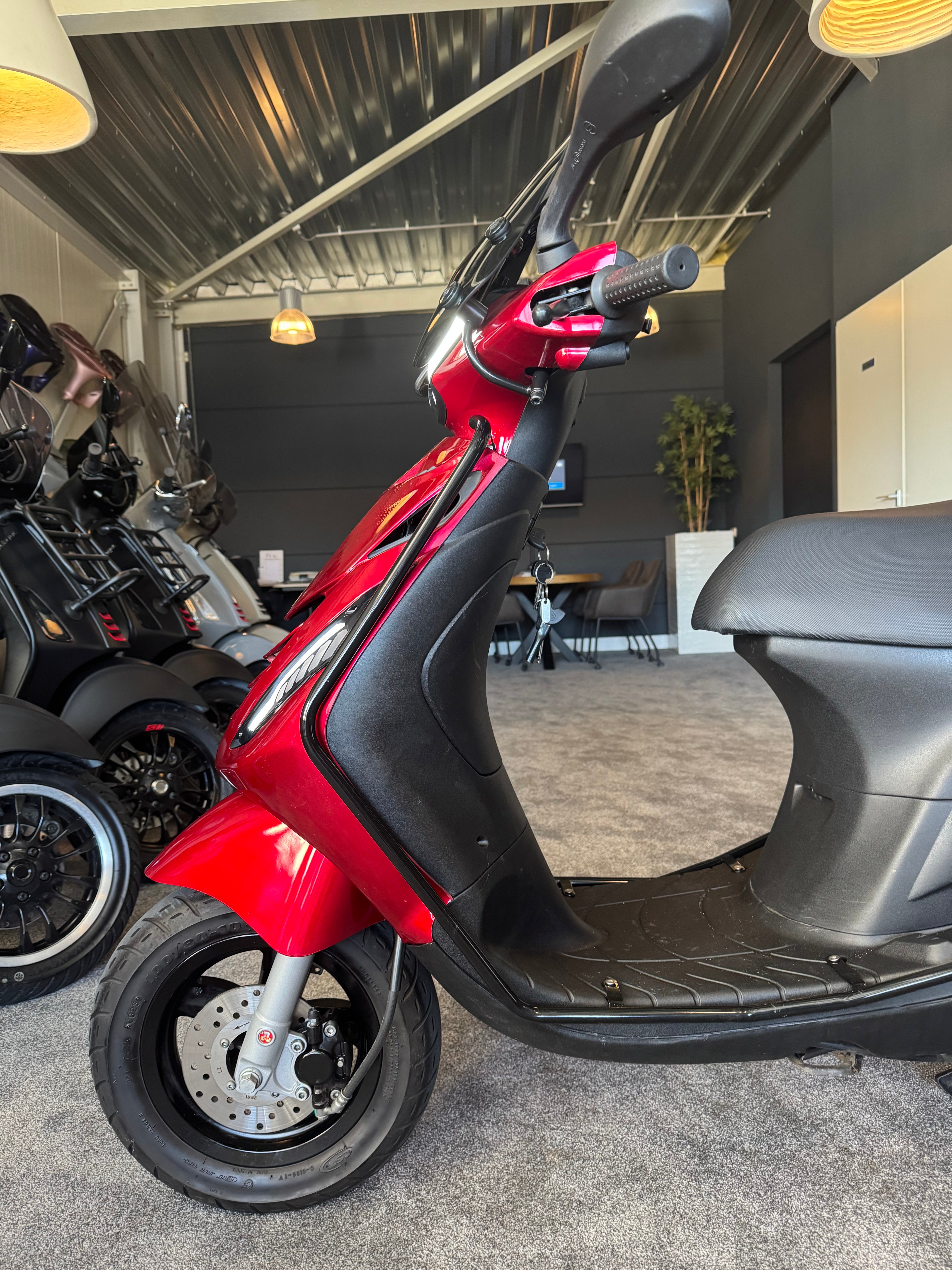 Piaggio Zip 50s | Full option | Custom | Brom | 1e eigenaar