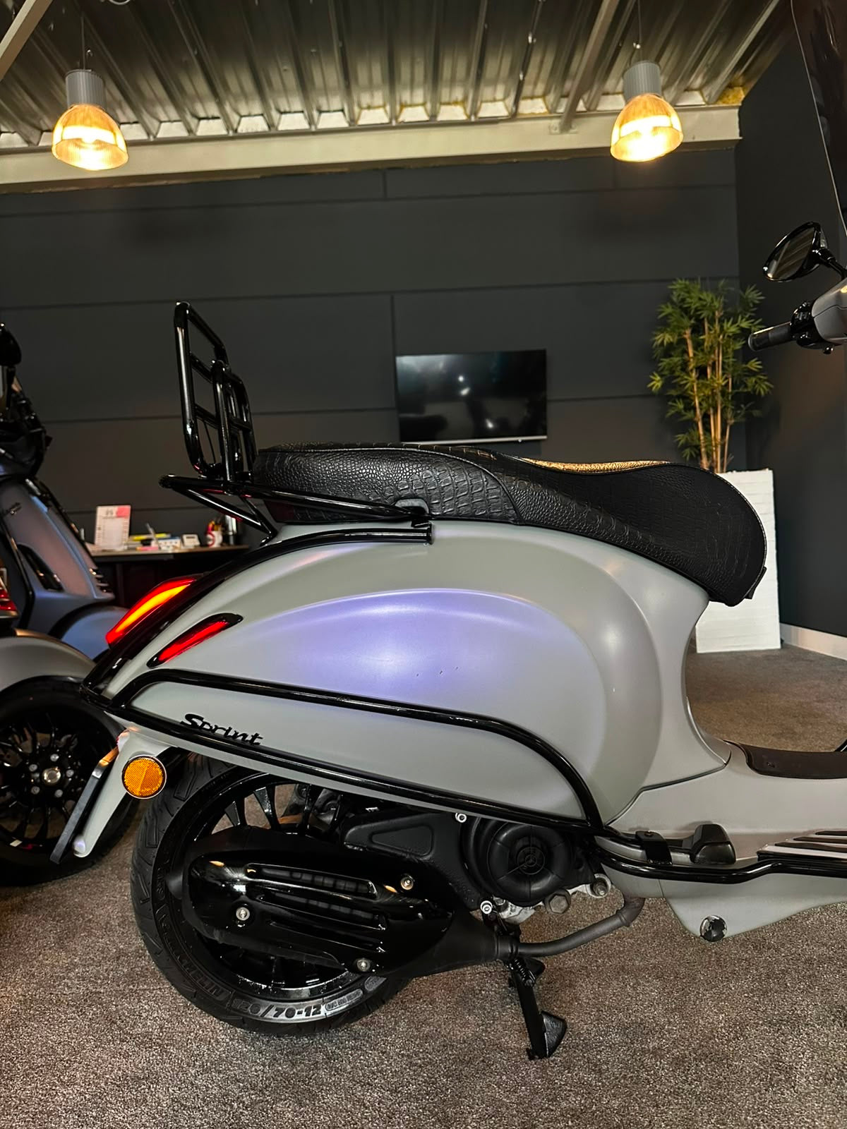 Vespa sprint 50s | Custom | Full option | Netjes | Garantie