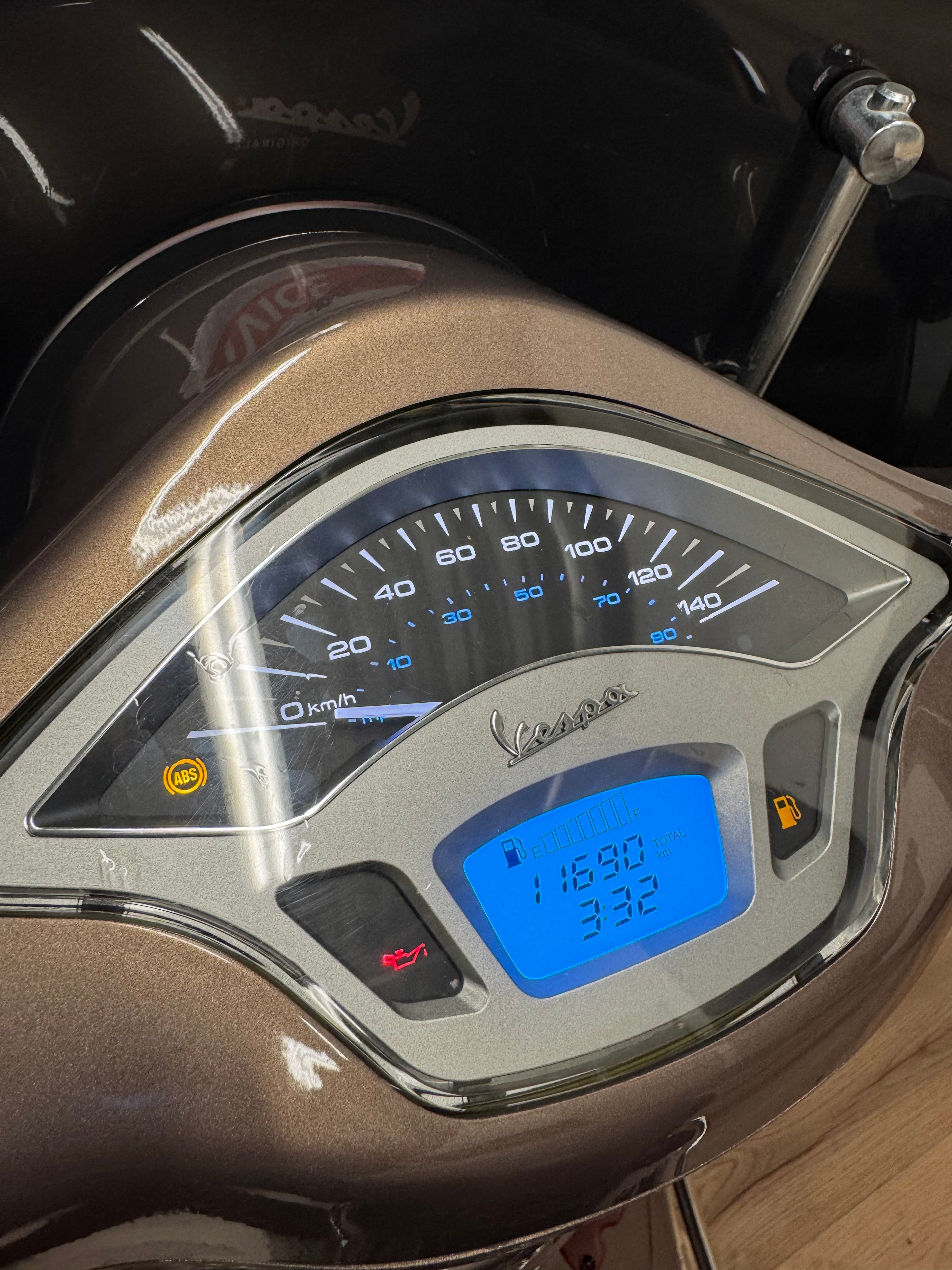 Vespa Primavera 125 cc | Nieuw staat | Garantie | Koffer