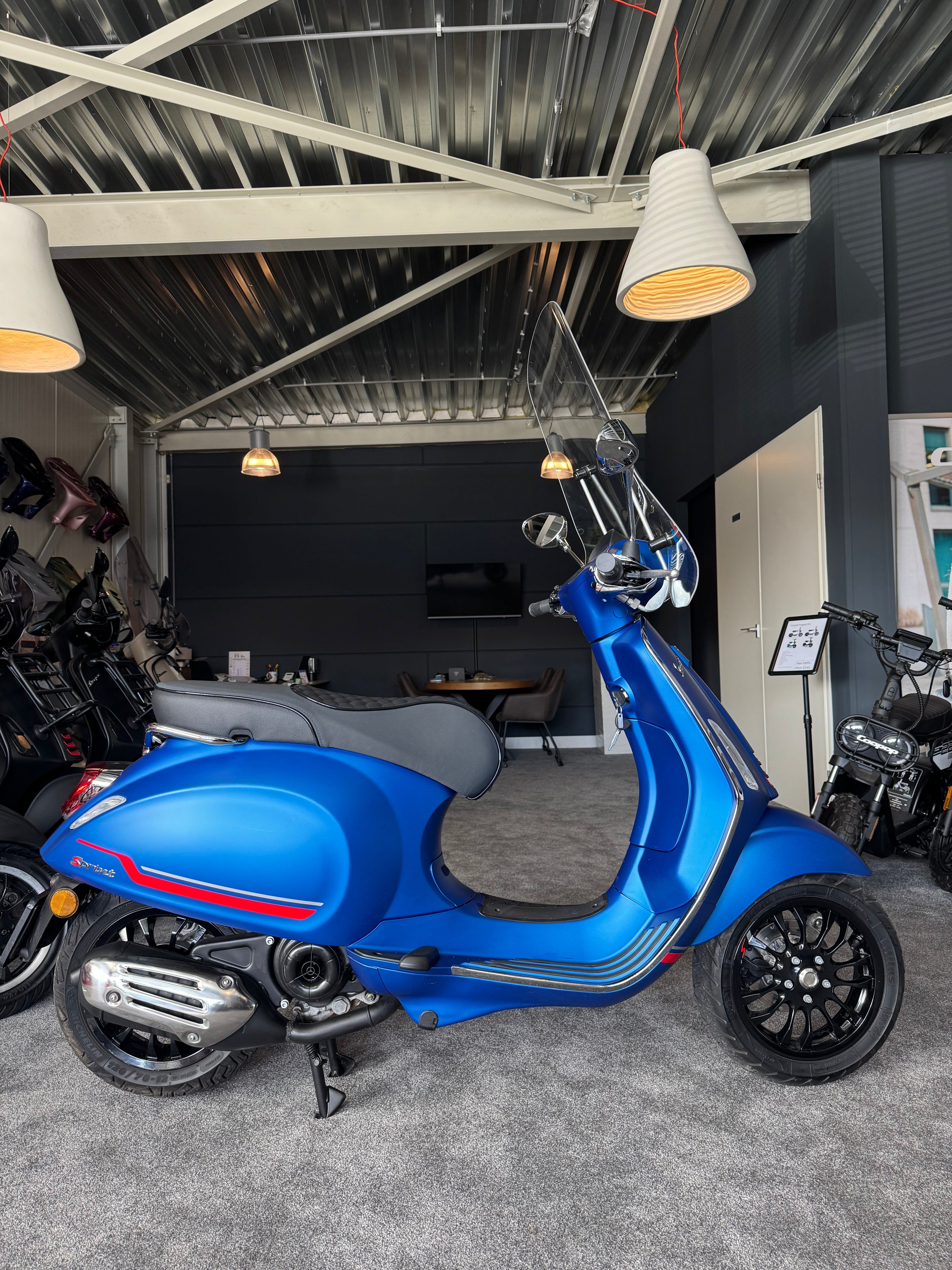 Vespa sprint 50s | 2025 | Garantie | Brom | Nieuwstaat