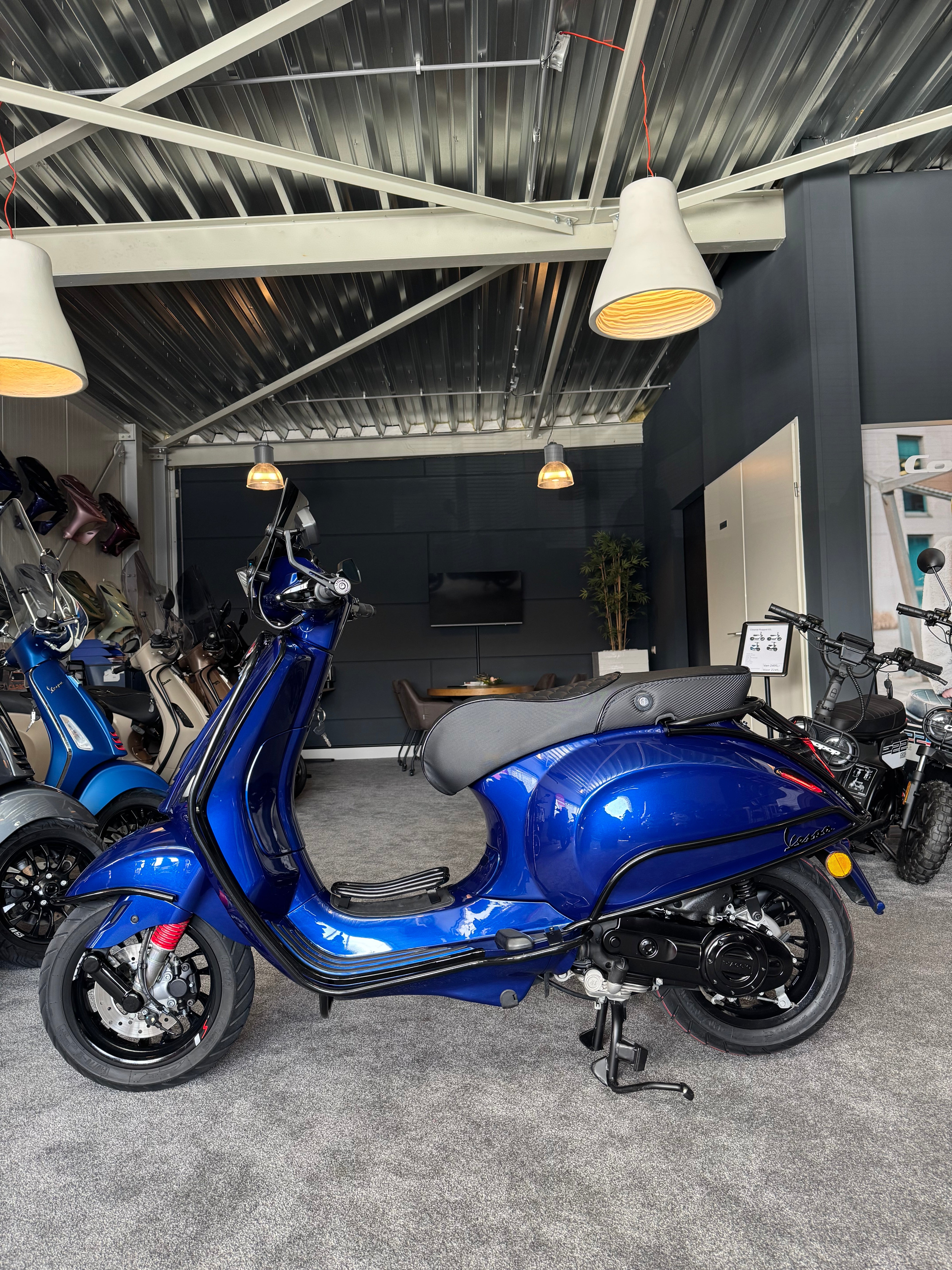 Vespa sprint 50S | Custom | Full option | Nieuwstaat |3000km