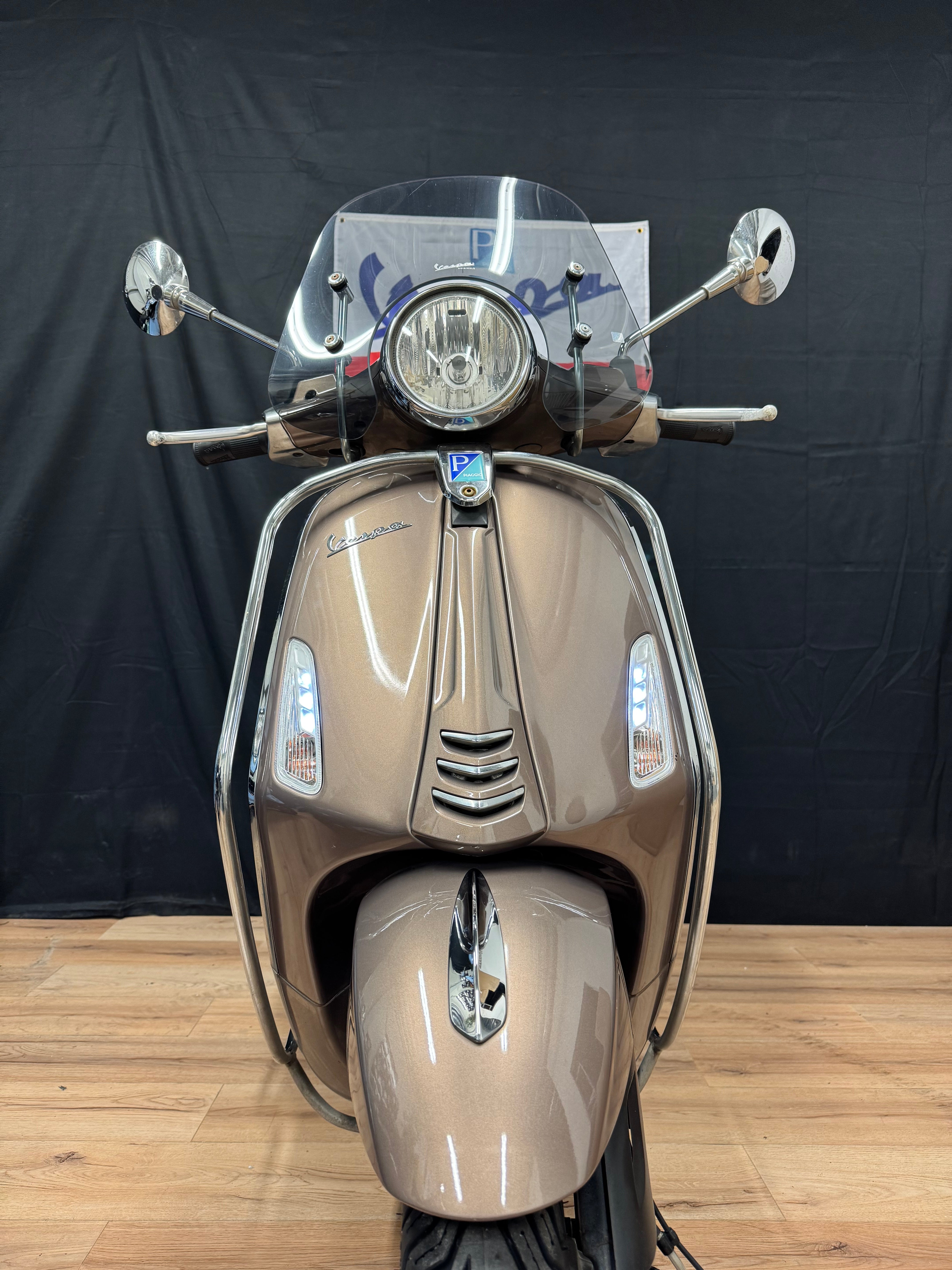 Vespa Primavera 125 cc | Nieuw staat | Garantie | Koffer