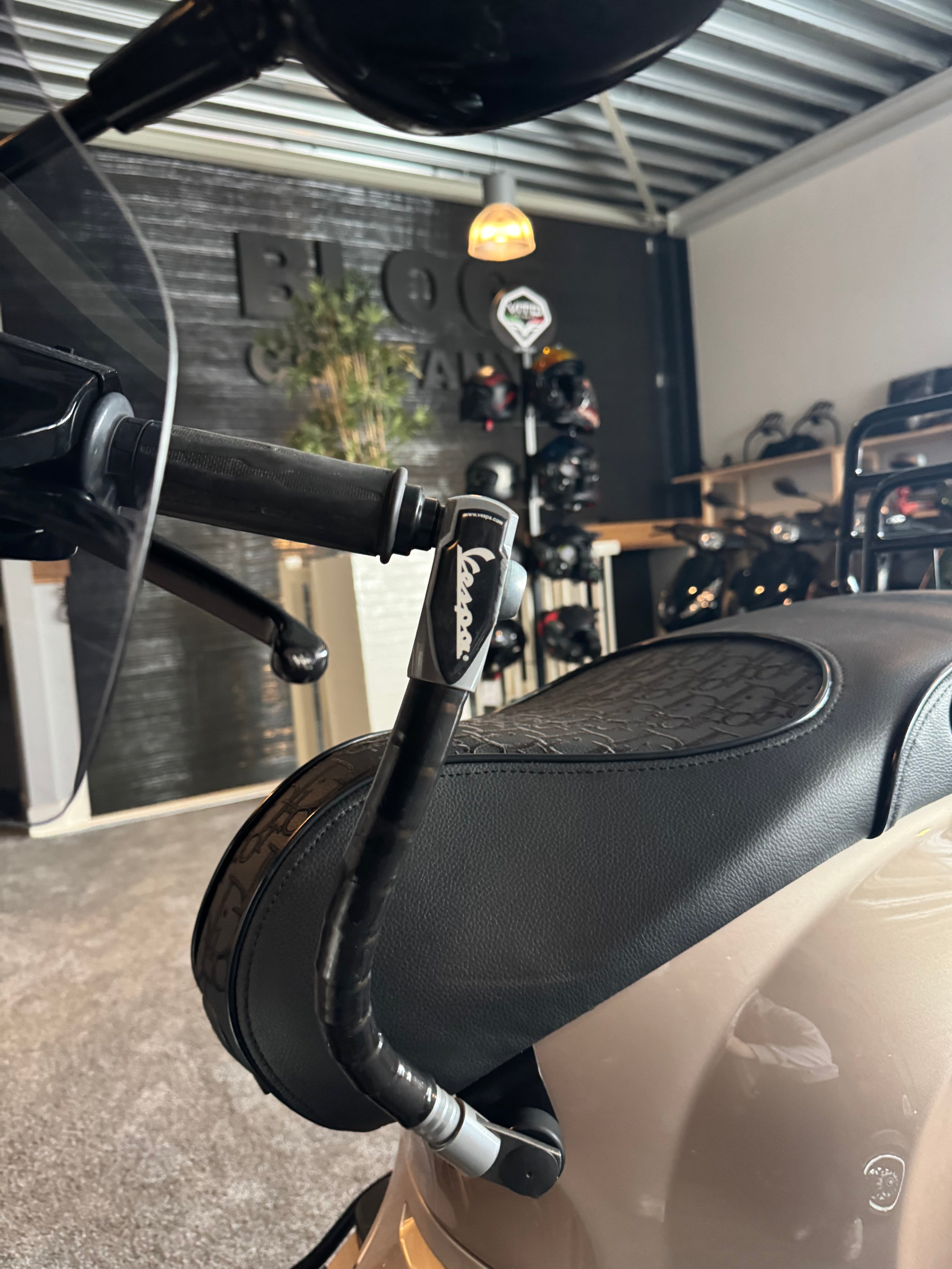 Vespa Sprint 50s | Custom | Full option | Garantie | 1e eigenaar