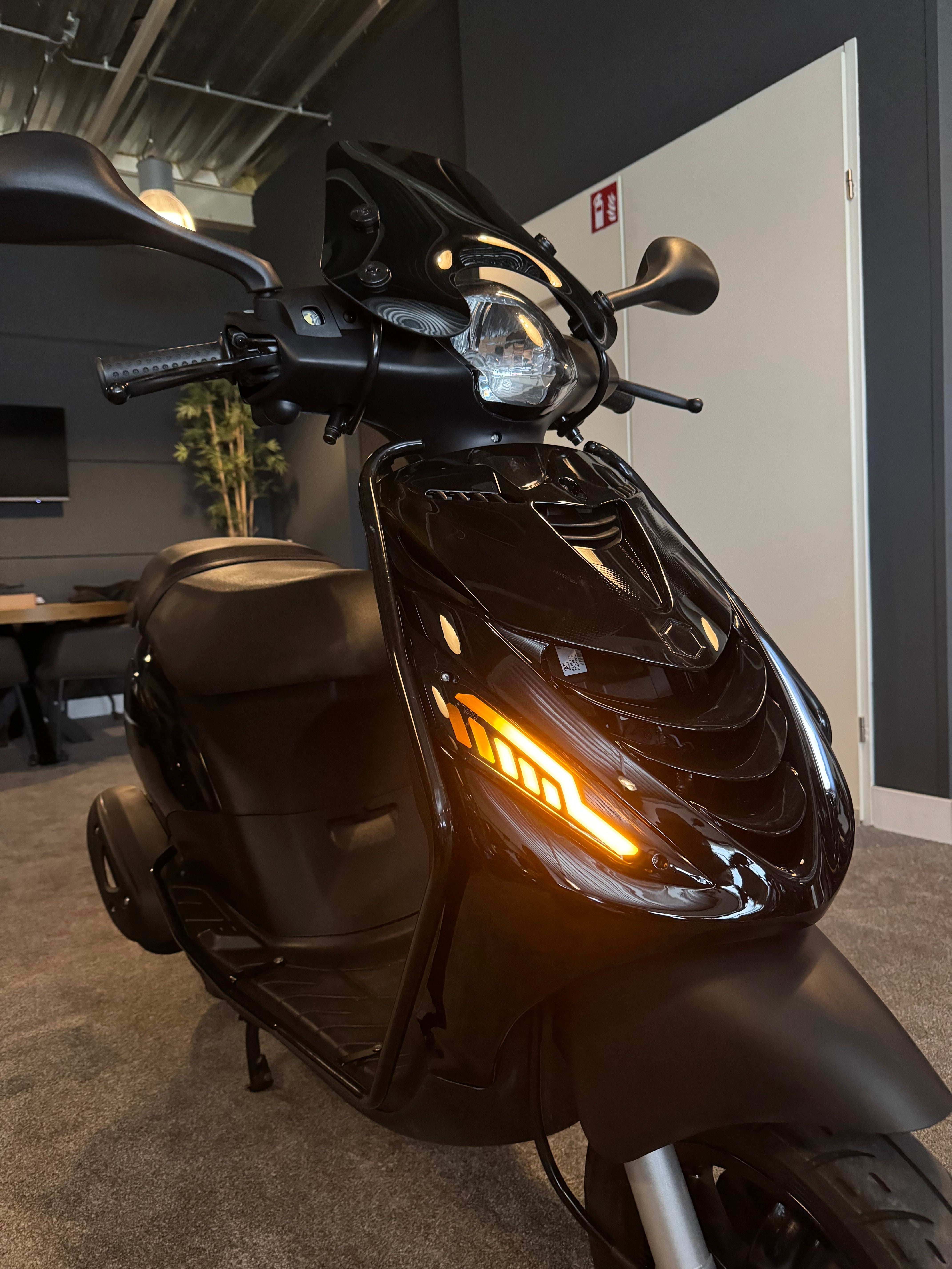 Piaggio Zip 50s | Nieuwstaat | Full option | 2024 | Brom