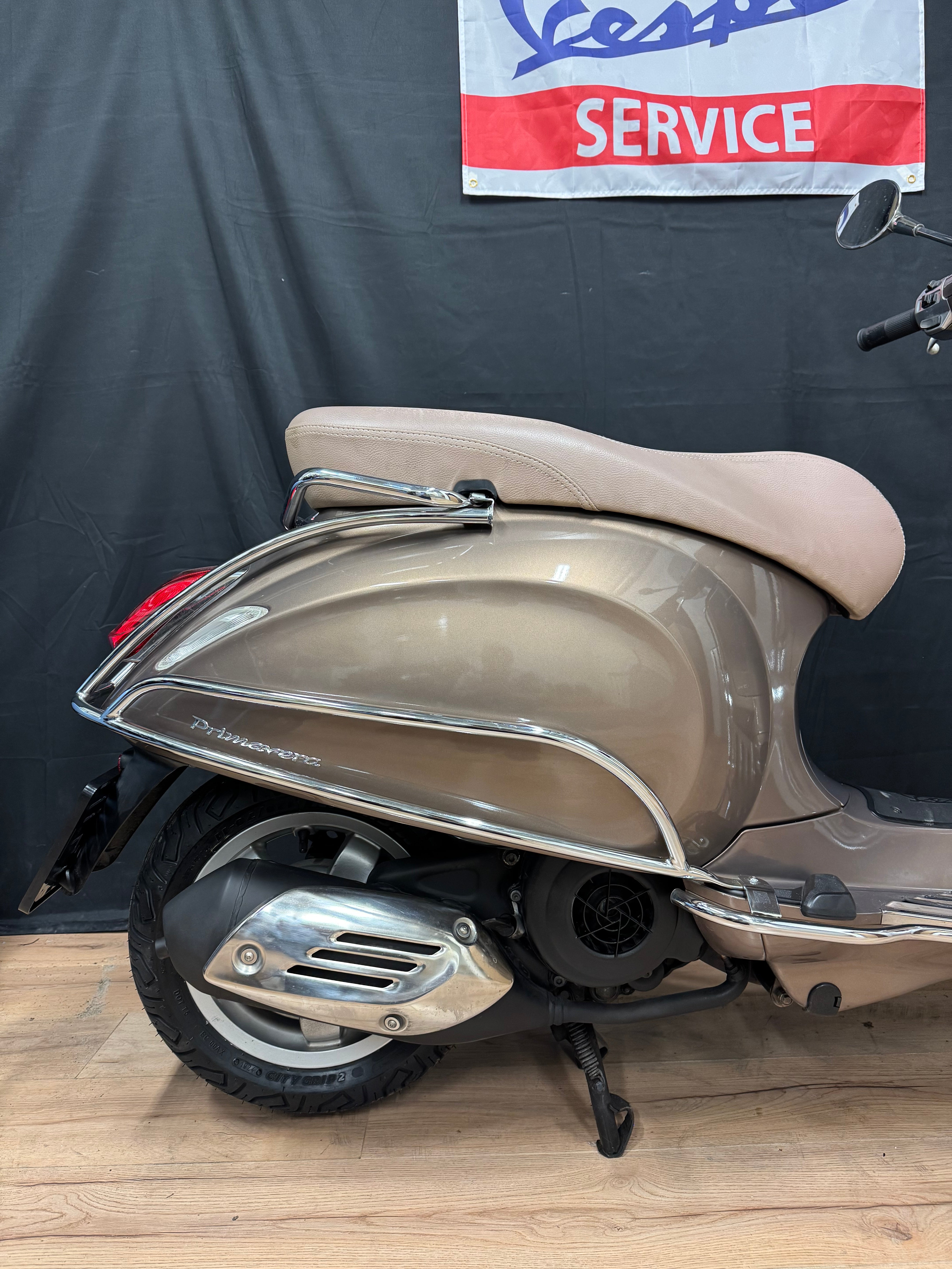 Vespa Primavera 125 cc | Nieuw staat | Garantie | Koffer