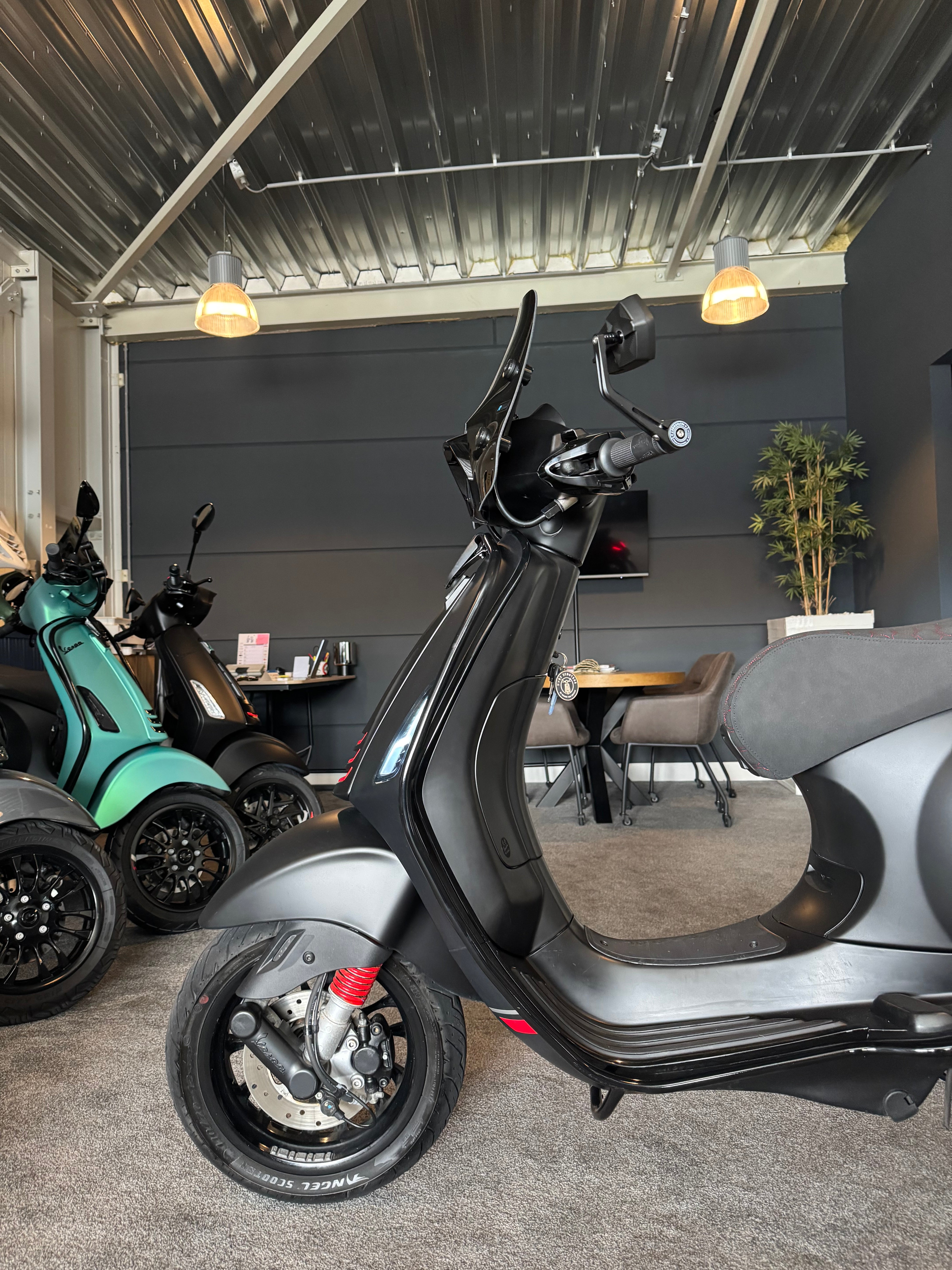 Vespa sprint 50S - Brom - Full option - Garantie - Custom