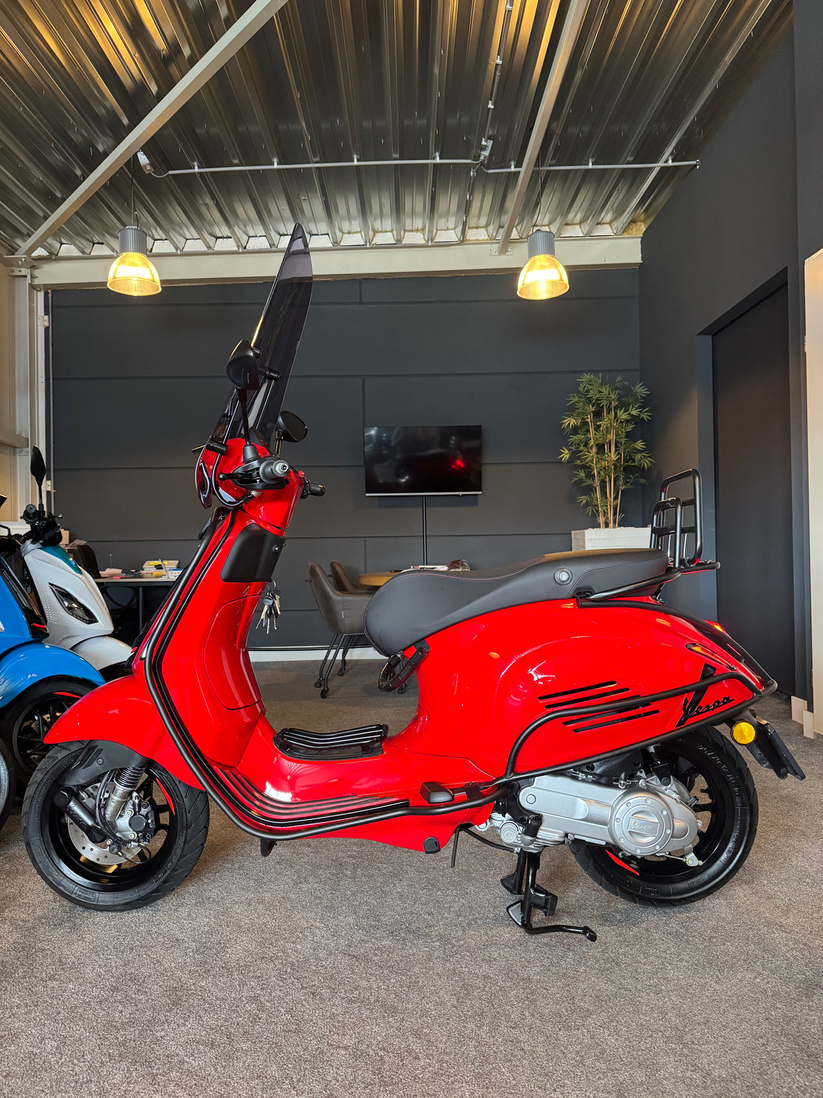 Vespa Sprint RST | 2026 | Full option | Brom / Snor | 300km