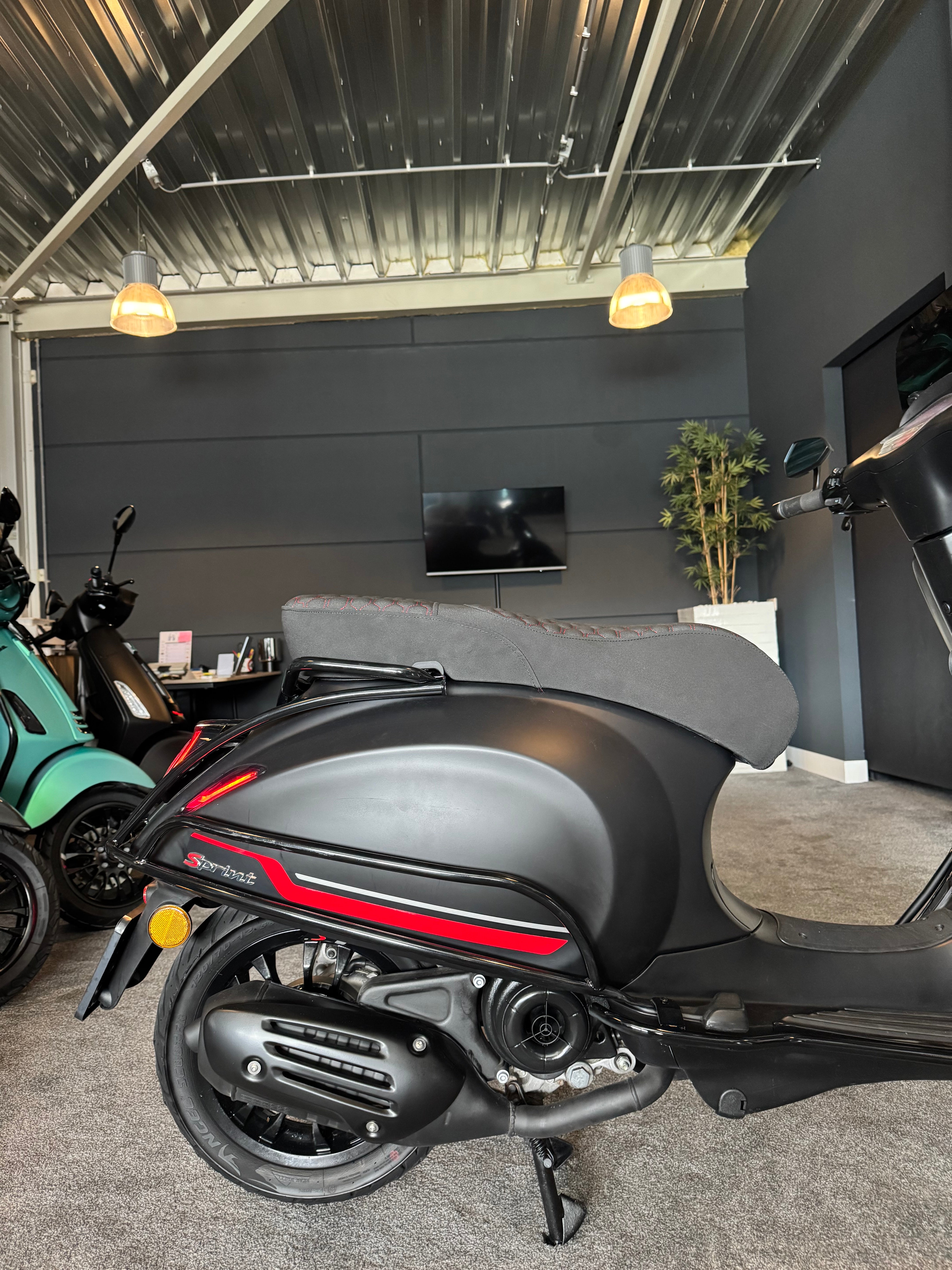 Vespa sprint 50S - Brom - Full option - Garantie - Custom