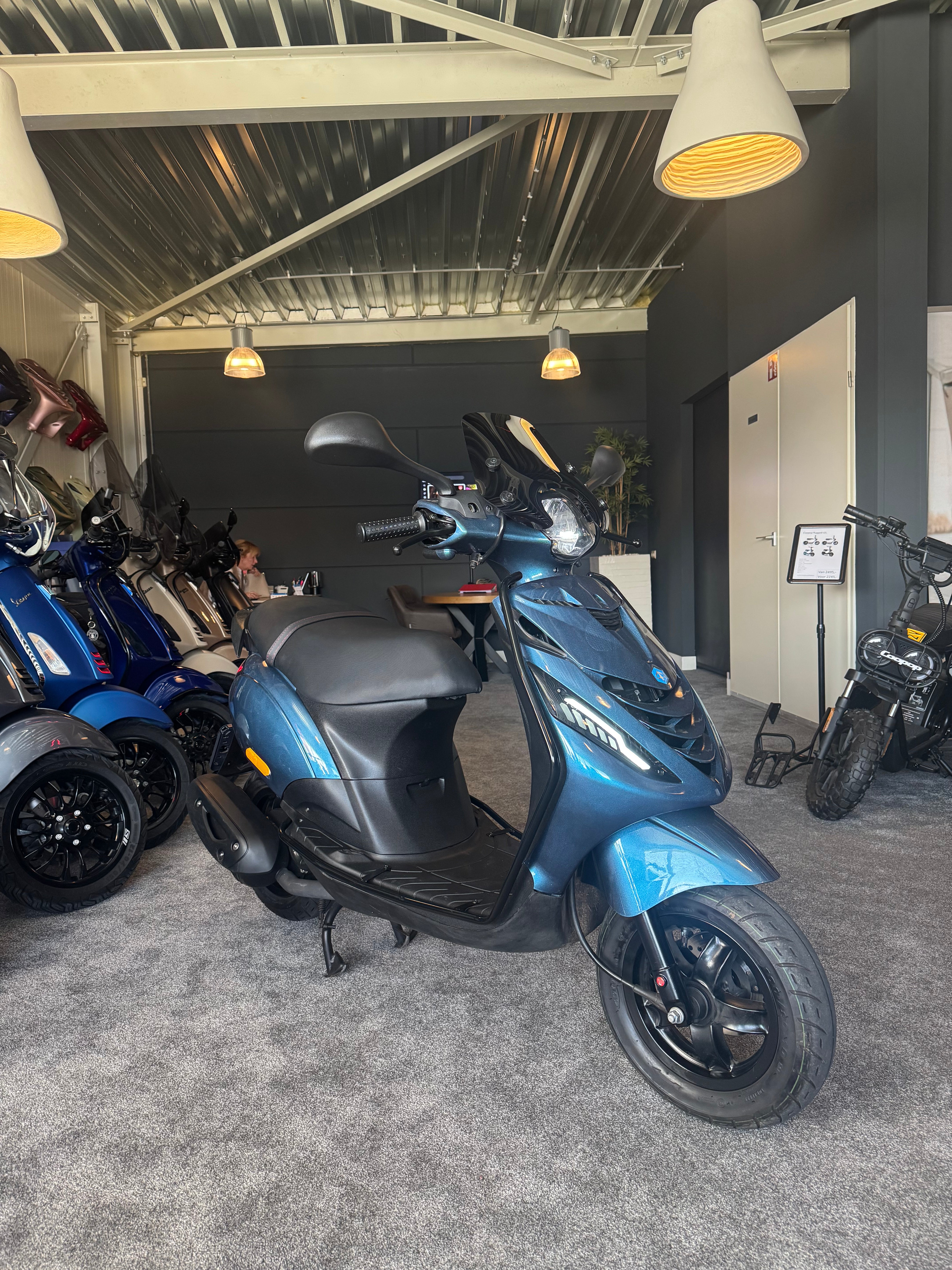 Piaggio Zip 50s | Custom | Brom | Full option | 2025 | Garan