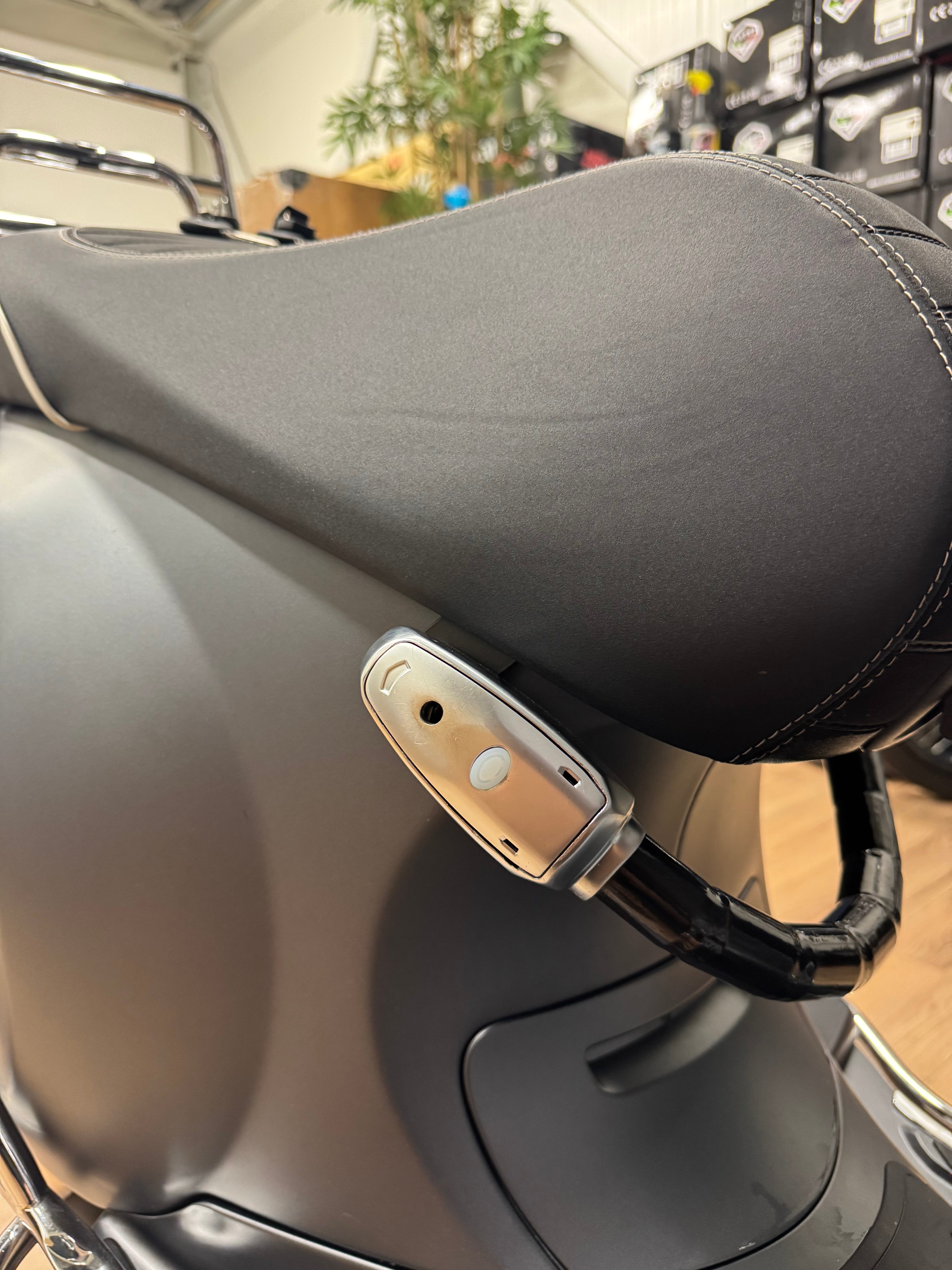 Vespa sprint 50S | Brom / Snor | Garantie | Alarm | Opties