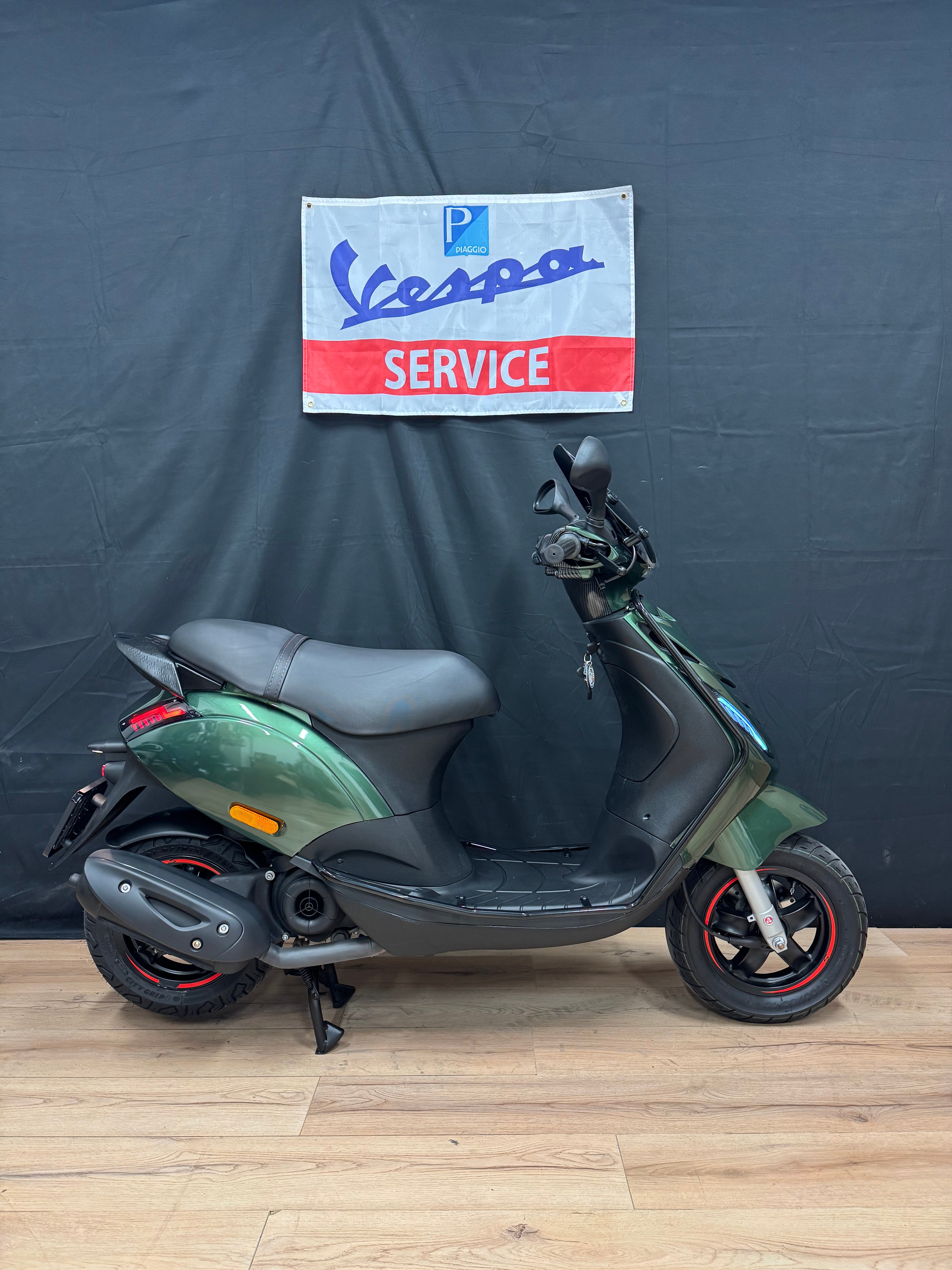 Piaggio Zip 50s | 2022 | Full option | 7500km | Nieuwstaat