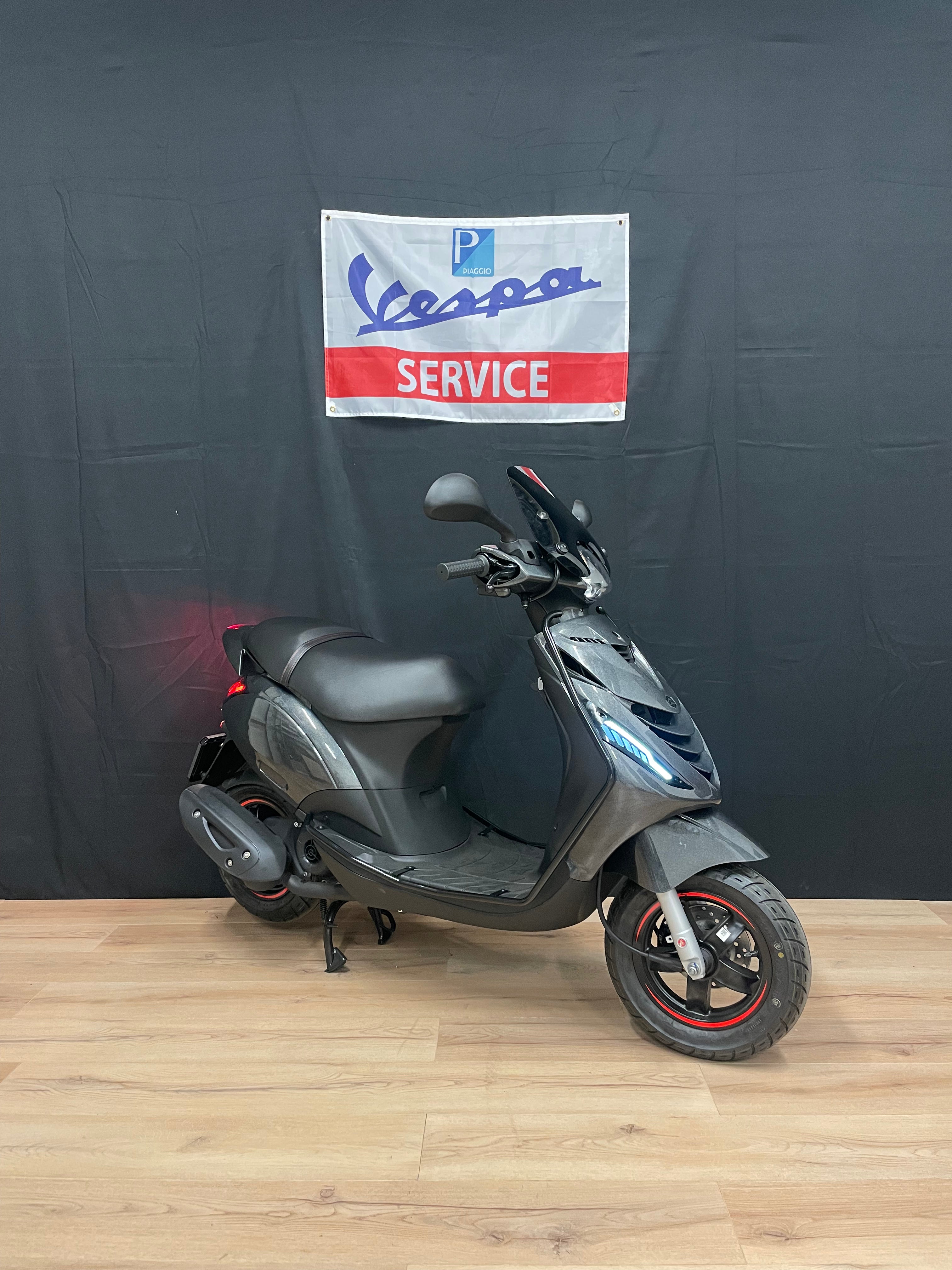 Piaggio Zip 50s | Nieuw 0km | Full option | Brom / Snor