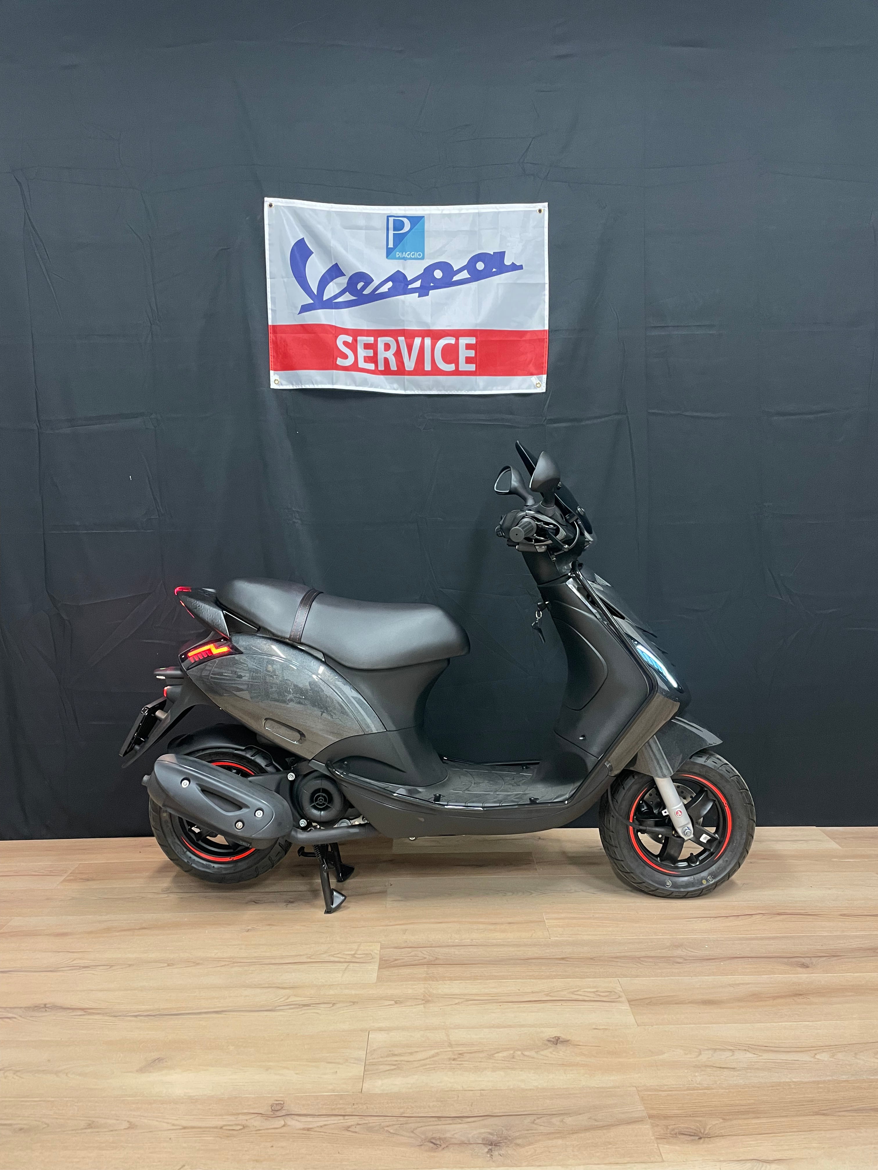 Piaggio Zip 50s | Nieuw 0km | Full option | Brom / Snor