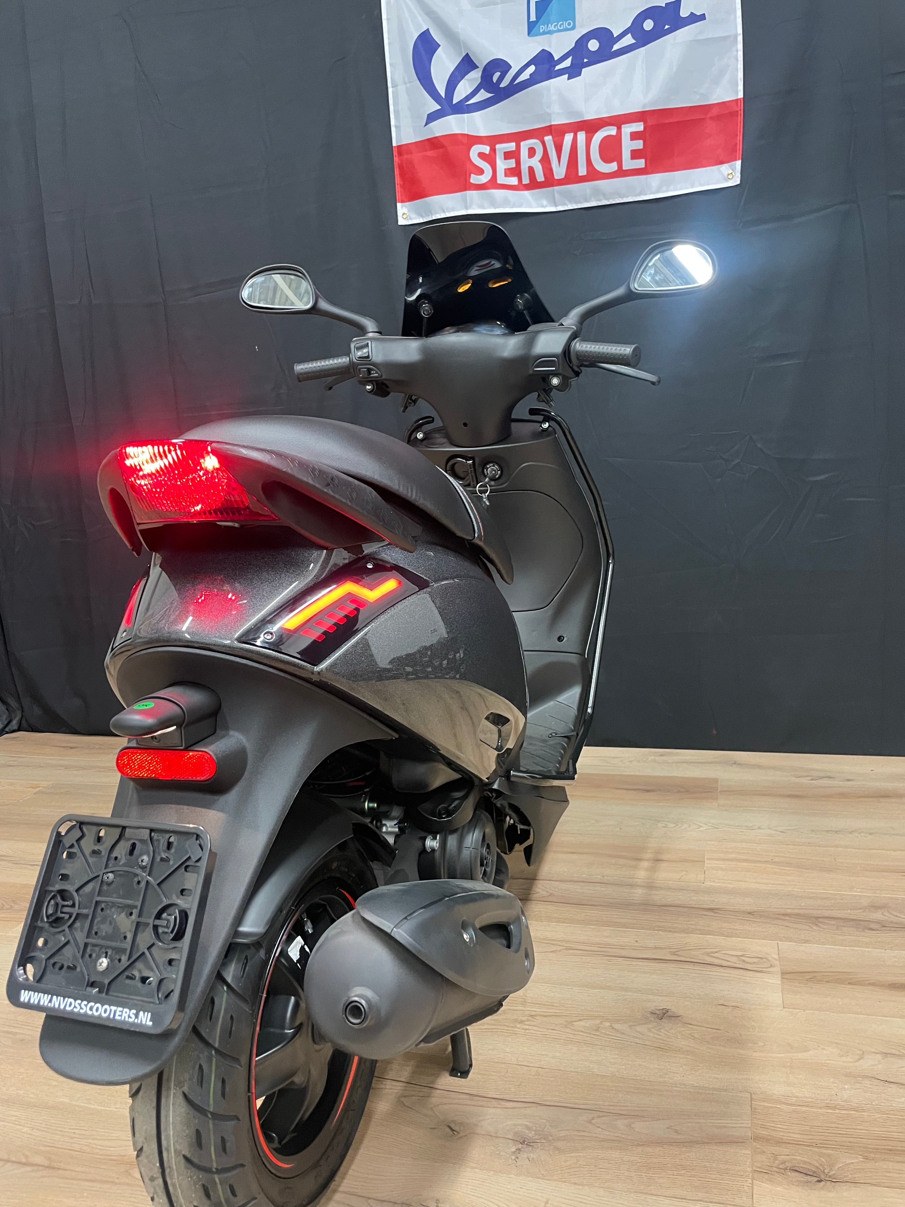 Piaggio Zip 50s | Nieuw 0km | Full option | Brom / Snor