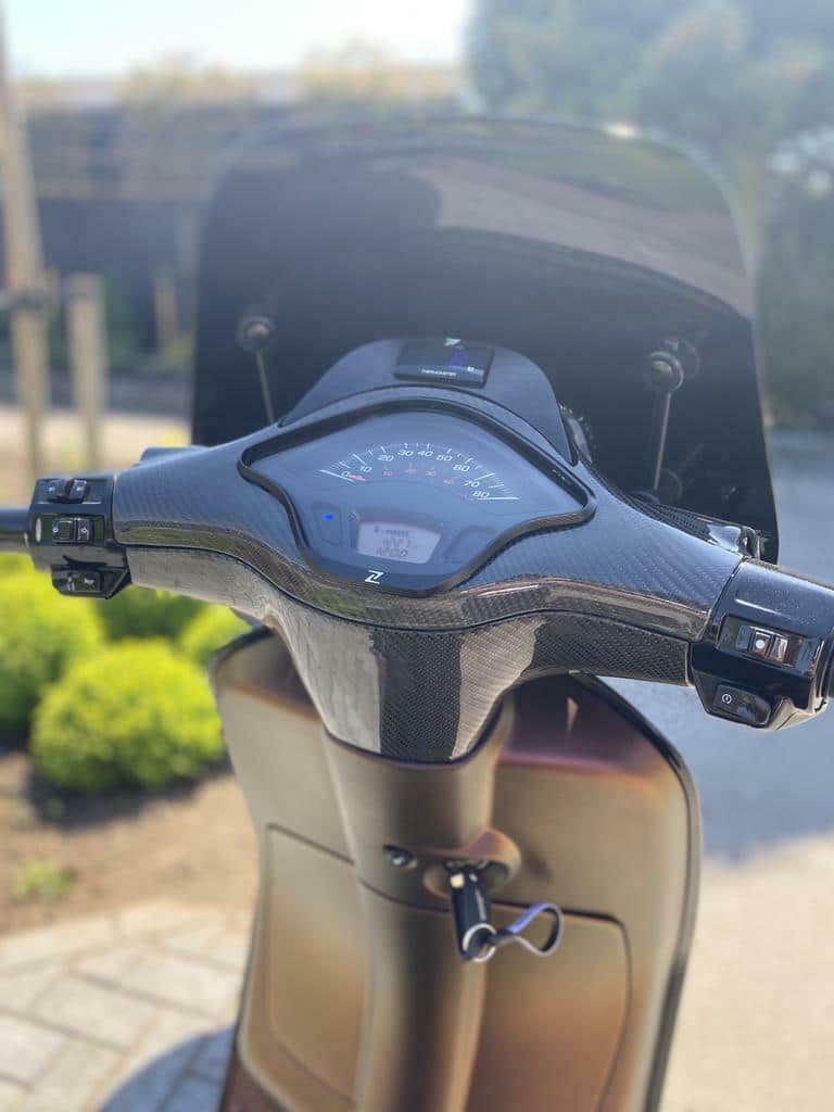 VESPA SPRINT | CARBON FIBER STUURKAPPEN | BOVEN + ONDERKANT.