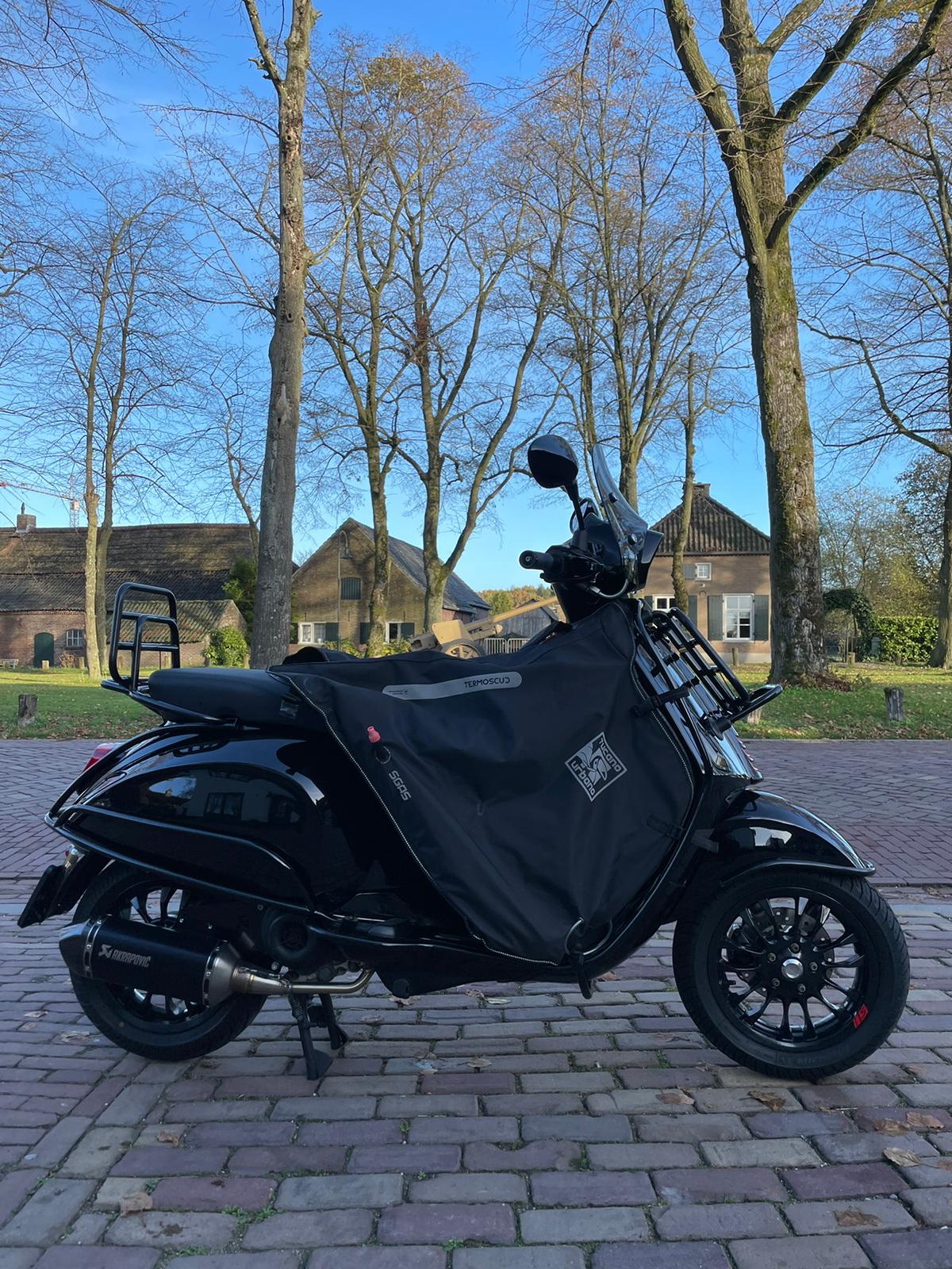 Vespa Sprint brom | Akrapovic | Zelioni | Carbon | Bitubo