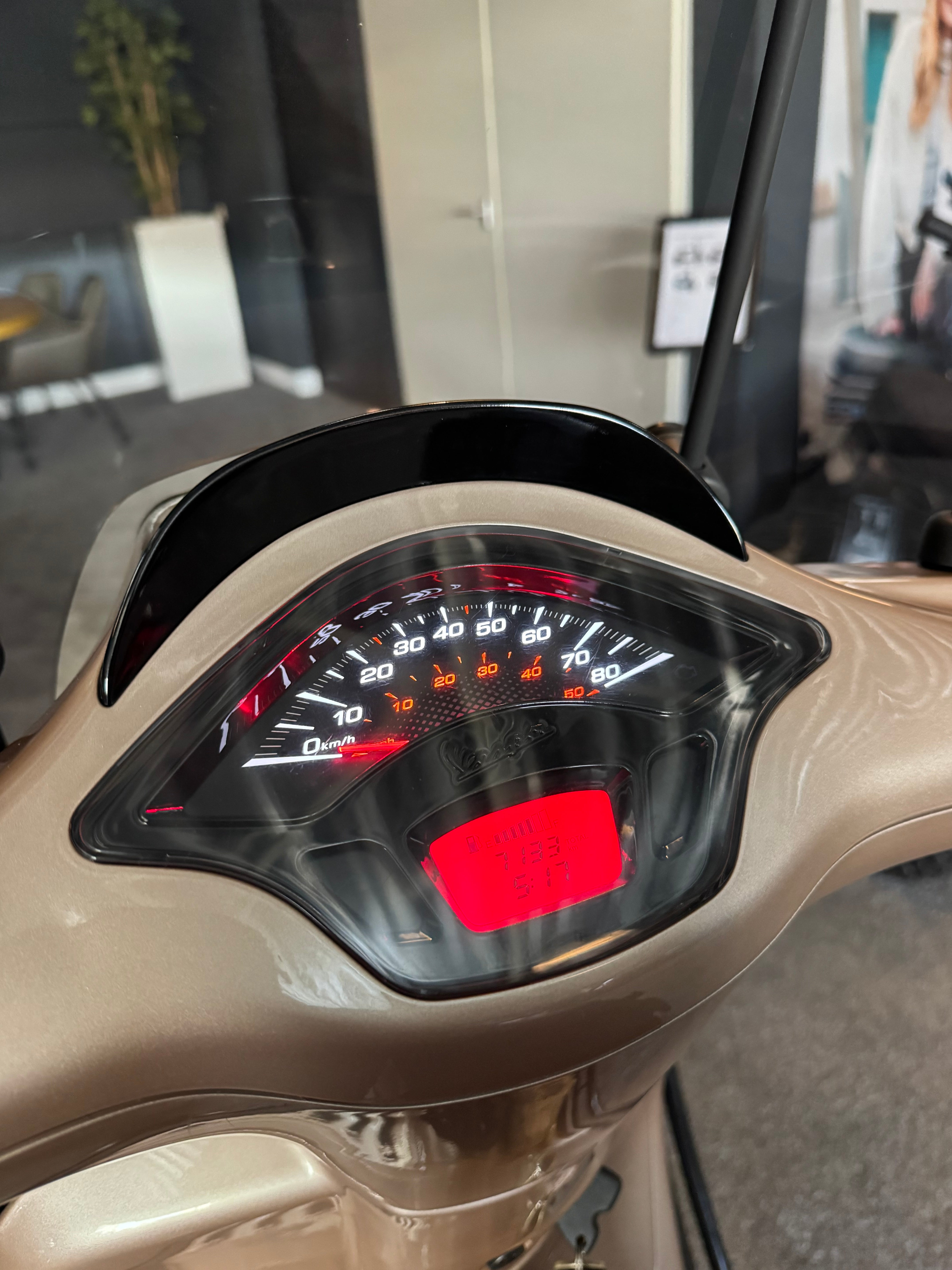Vespa Sprint 50s | Custom | Full option | Garantie | 1e eigenaar