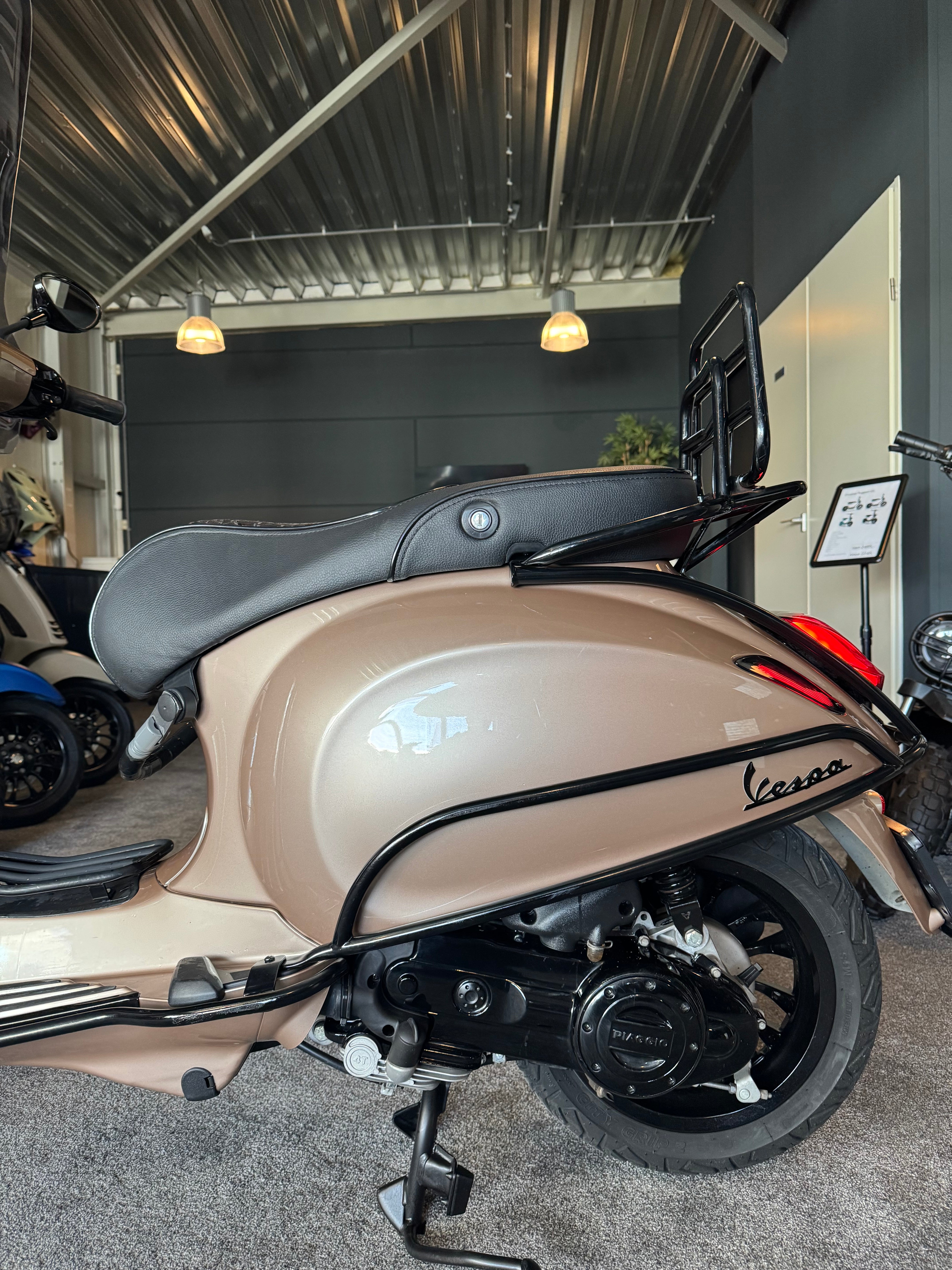 Vespa Sprint 50s | Custom | Full option | Garantie | 1e eigenaar