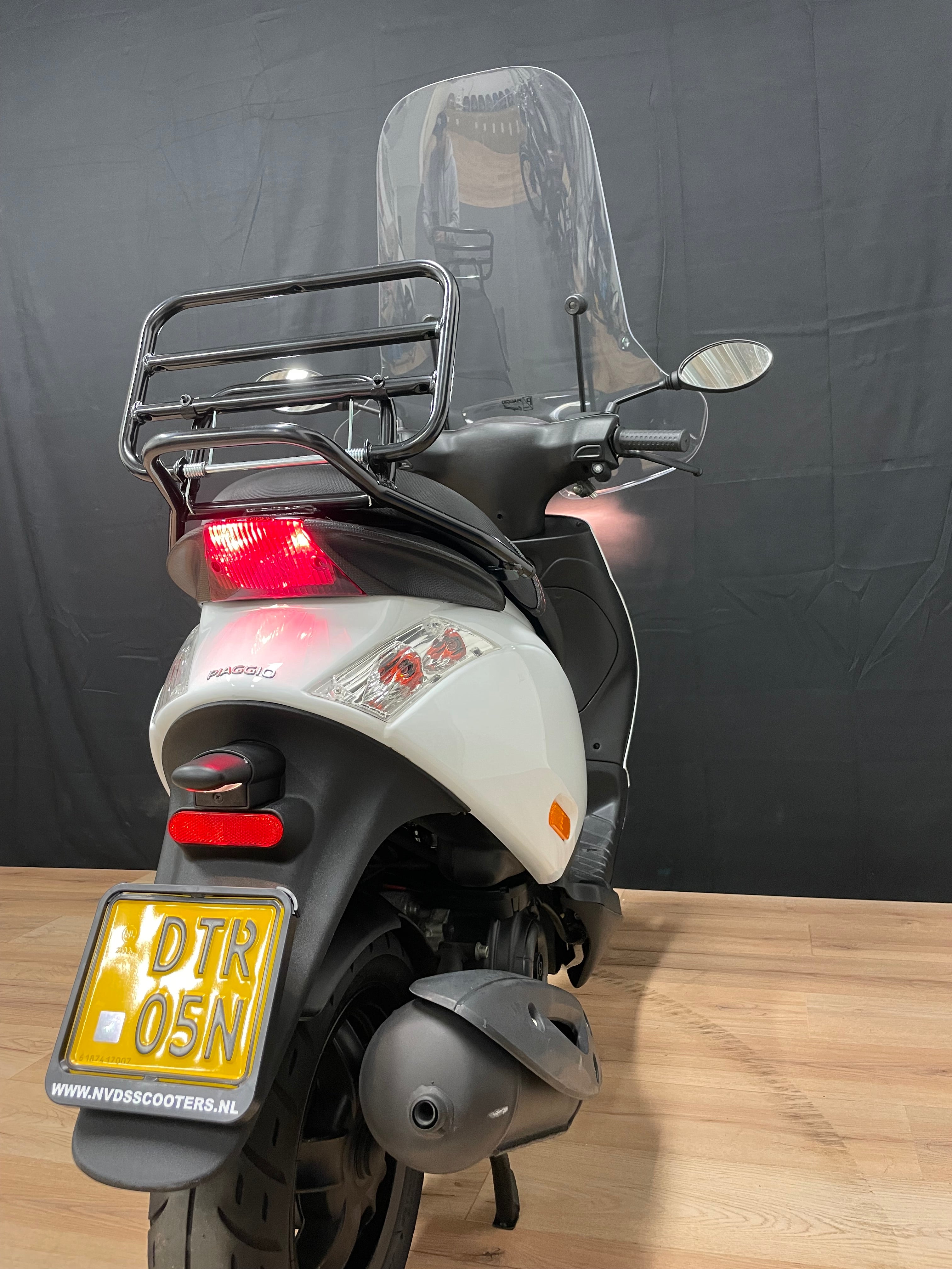 Piaggio Zip IGET - Garantie - Brom - 1e eigenaar - ZGAN