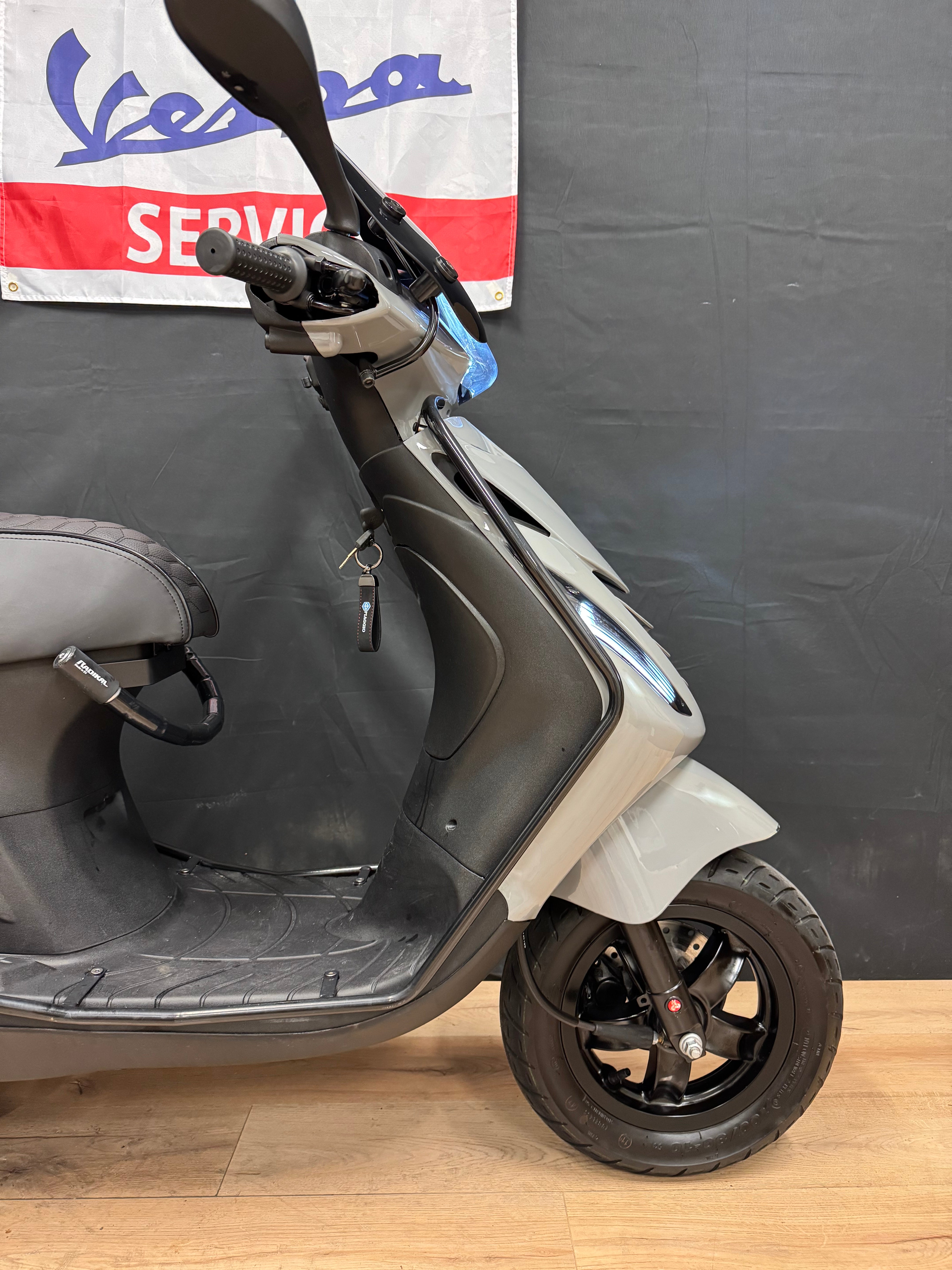 Piaggio Zip 50s | Nieuwstaat | Full option | Custom | Brom