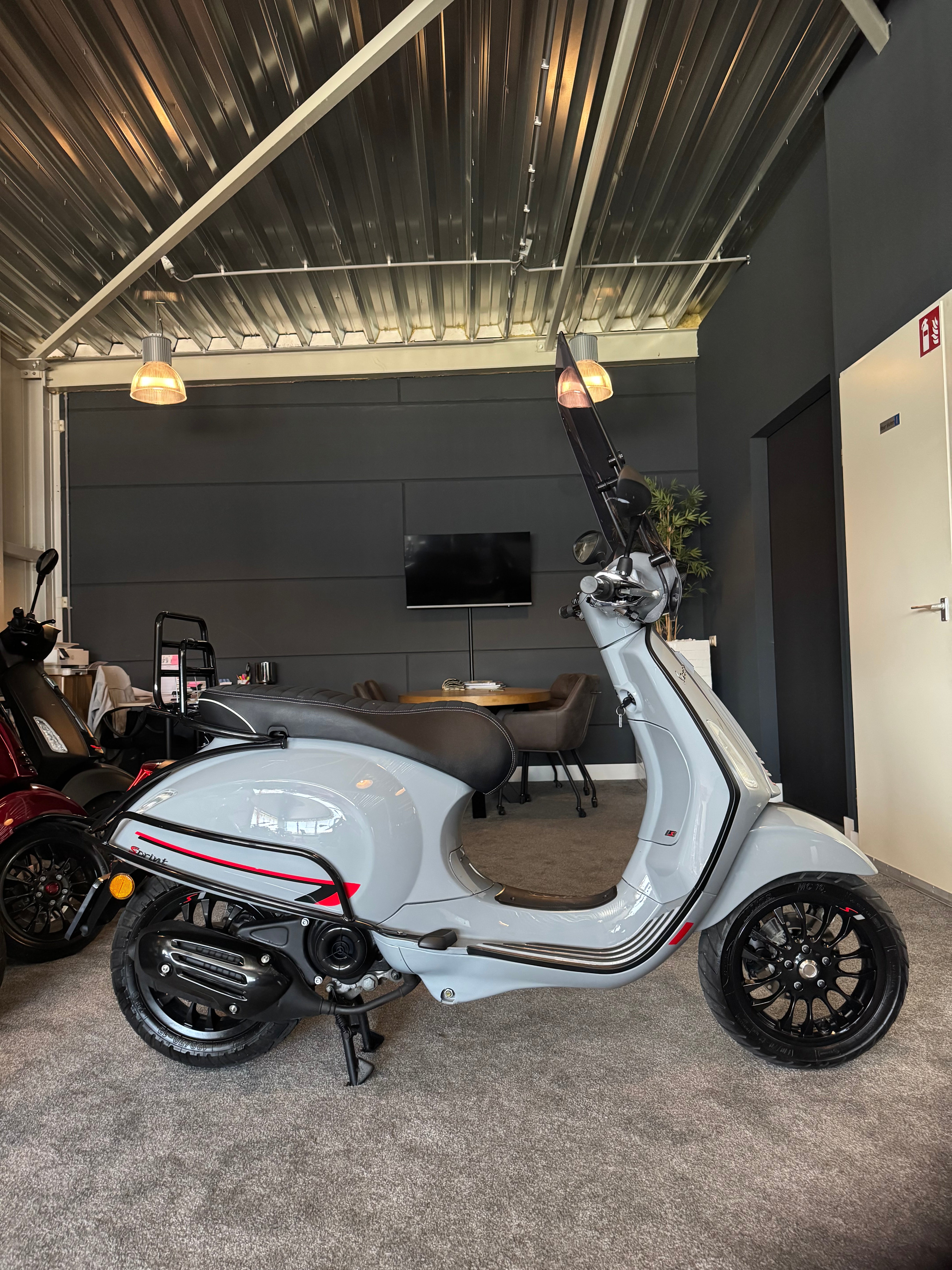 Vespa sprint 50S | Brom | Nardo grijs | Garantie | Nette staat