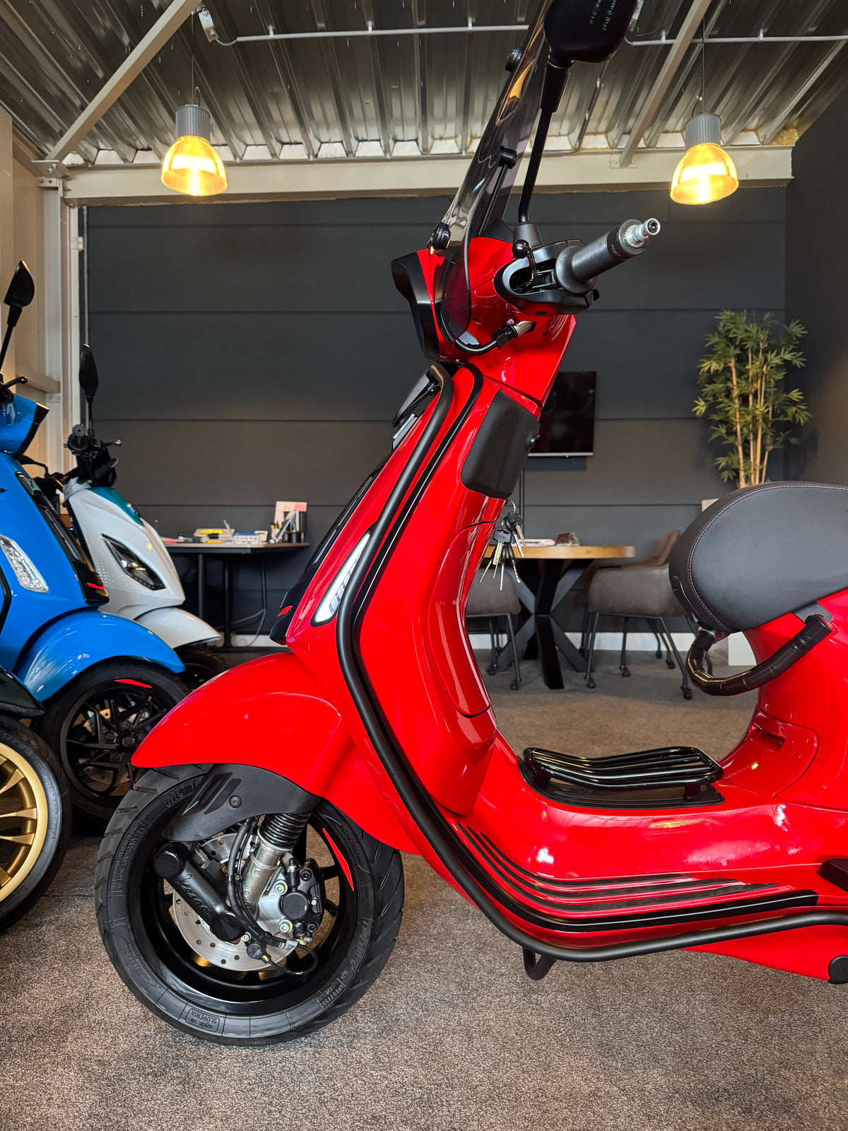 Vespa Sprint RST | 2026 | Full option | Brom / Snor | 300km