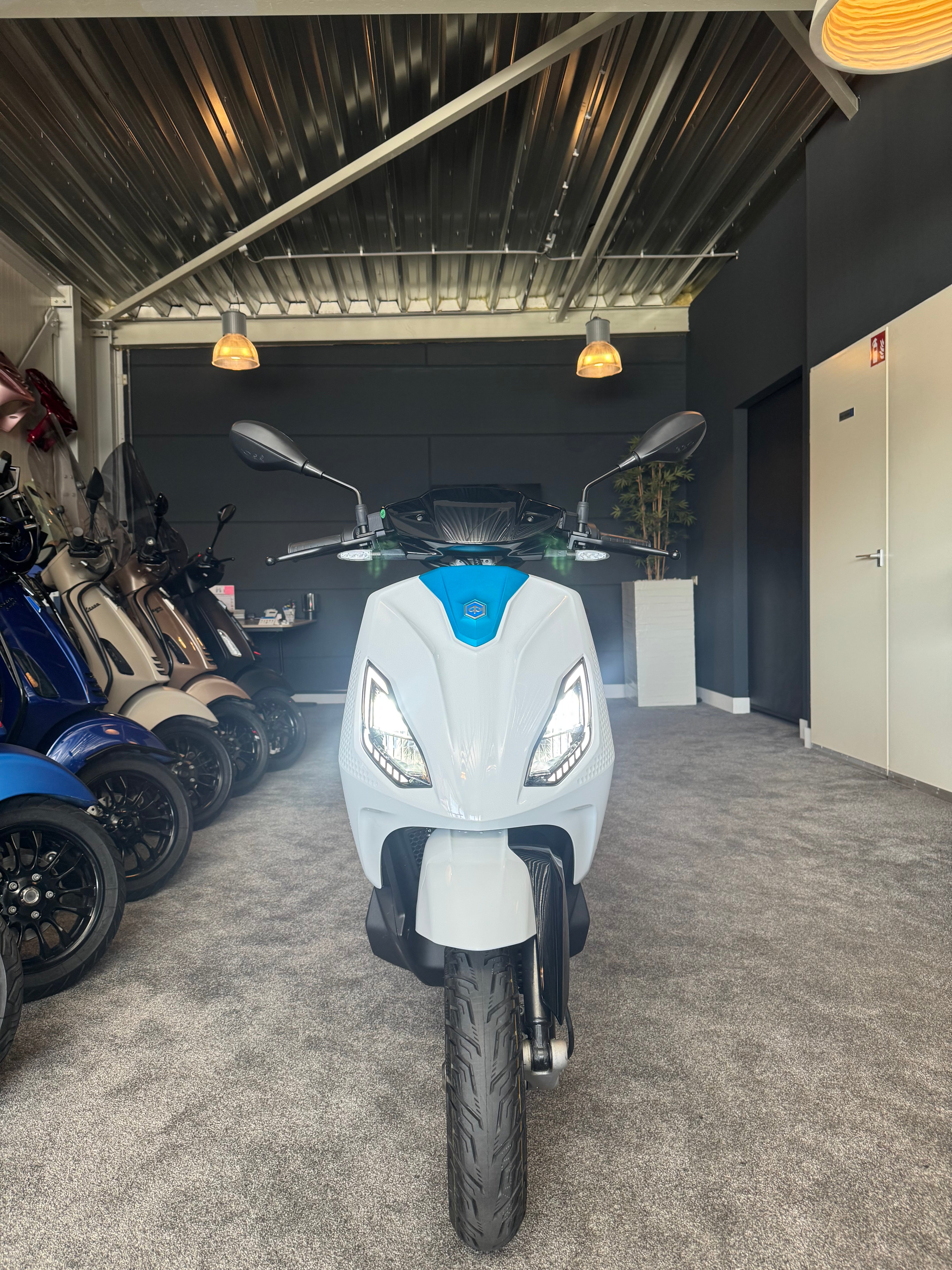 Piaggio One Elektrische Scooter - Nieuw - Artic MIX